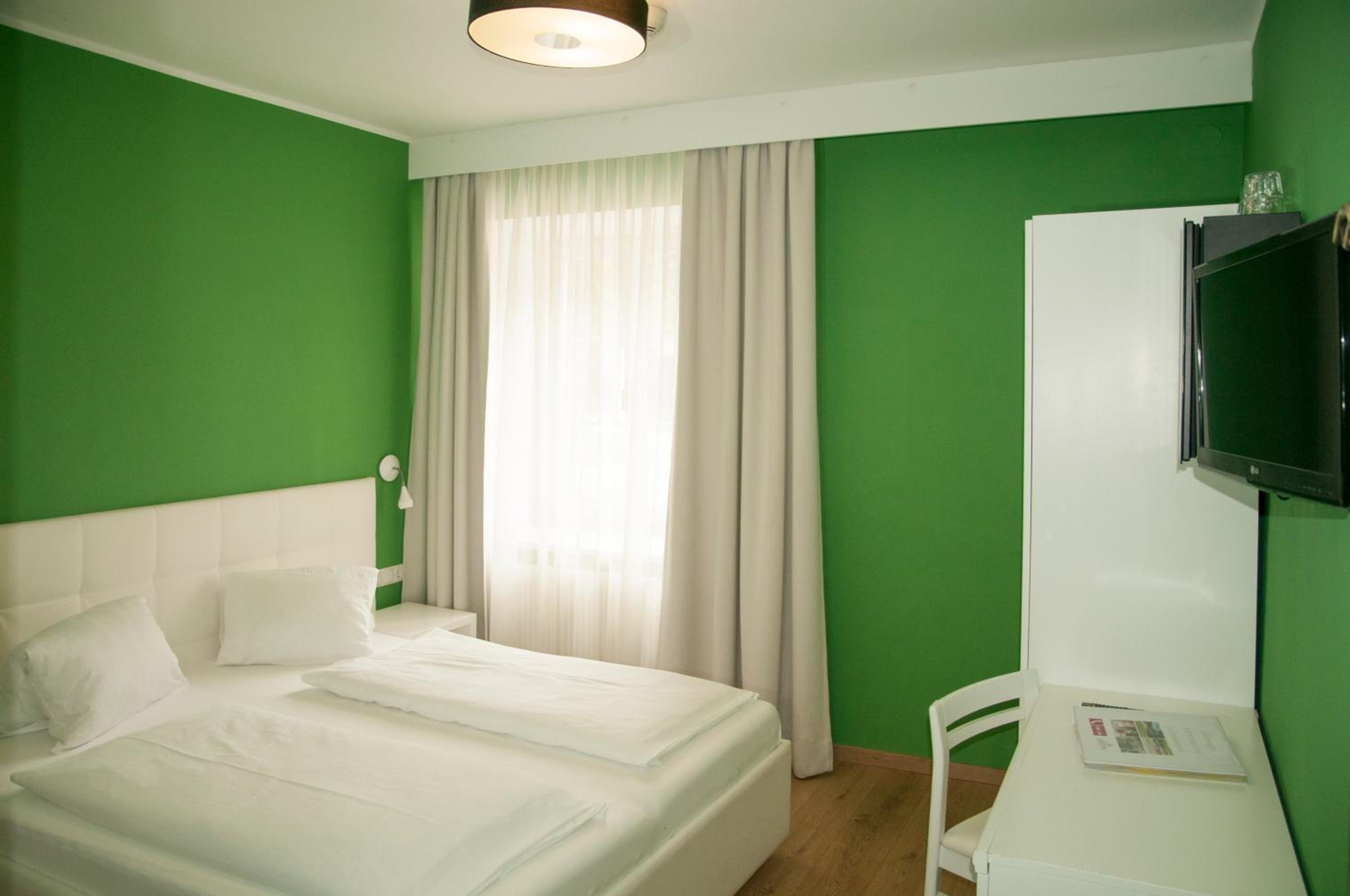 Small Double Room photo 2