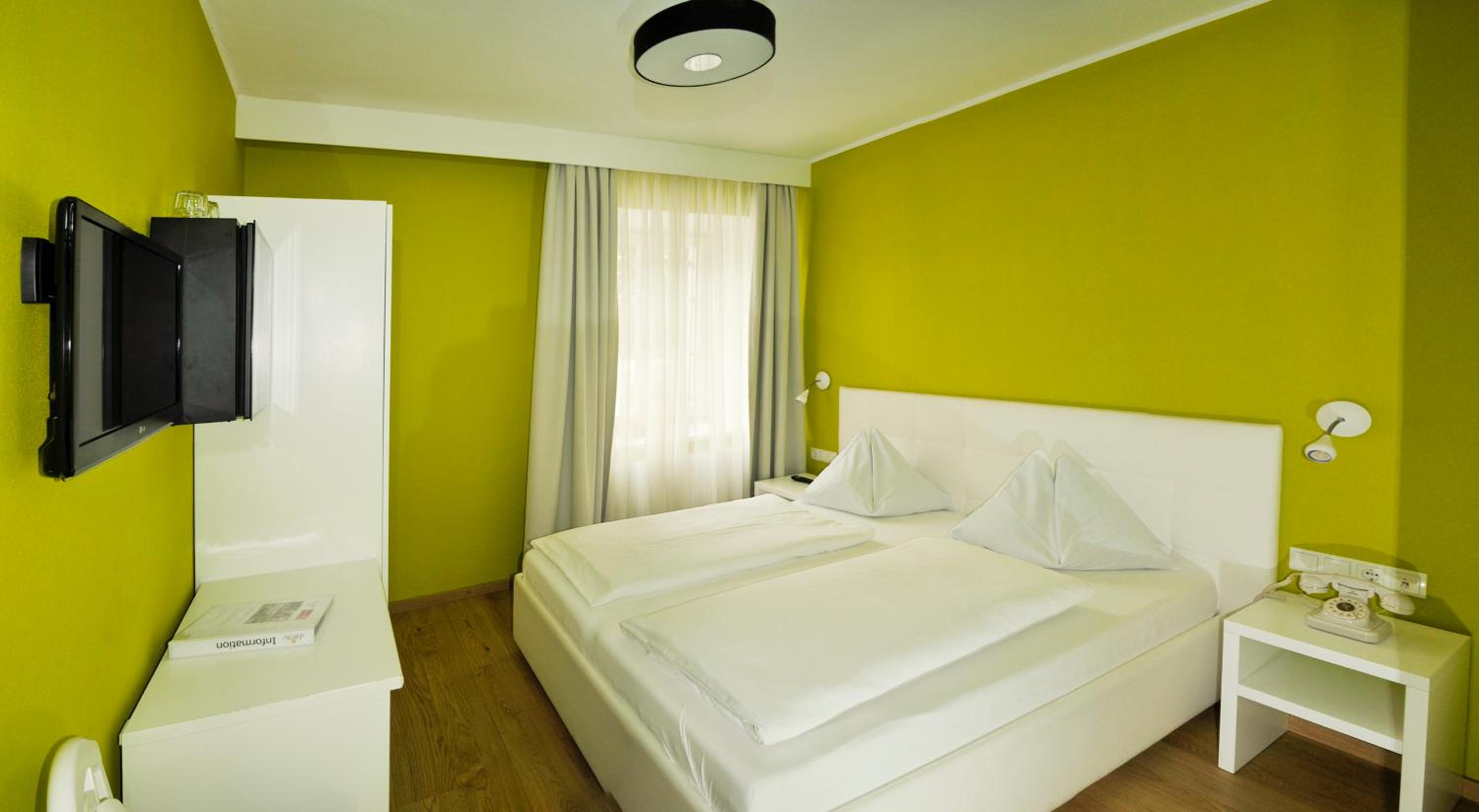 Small Double Room photo 1
