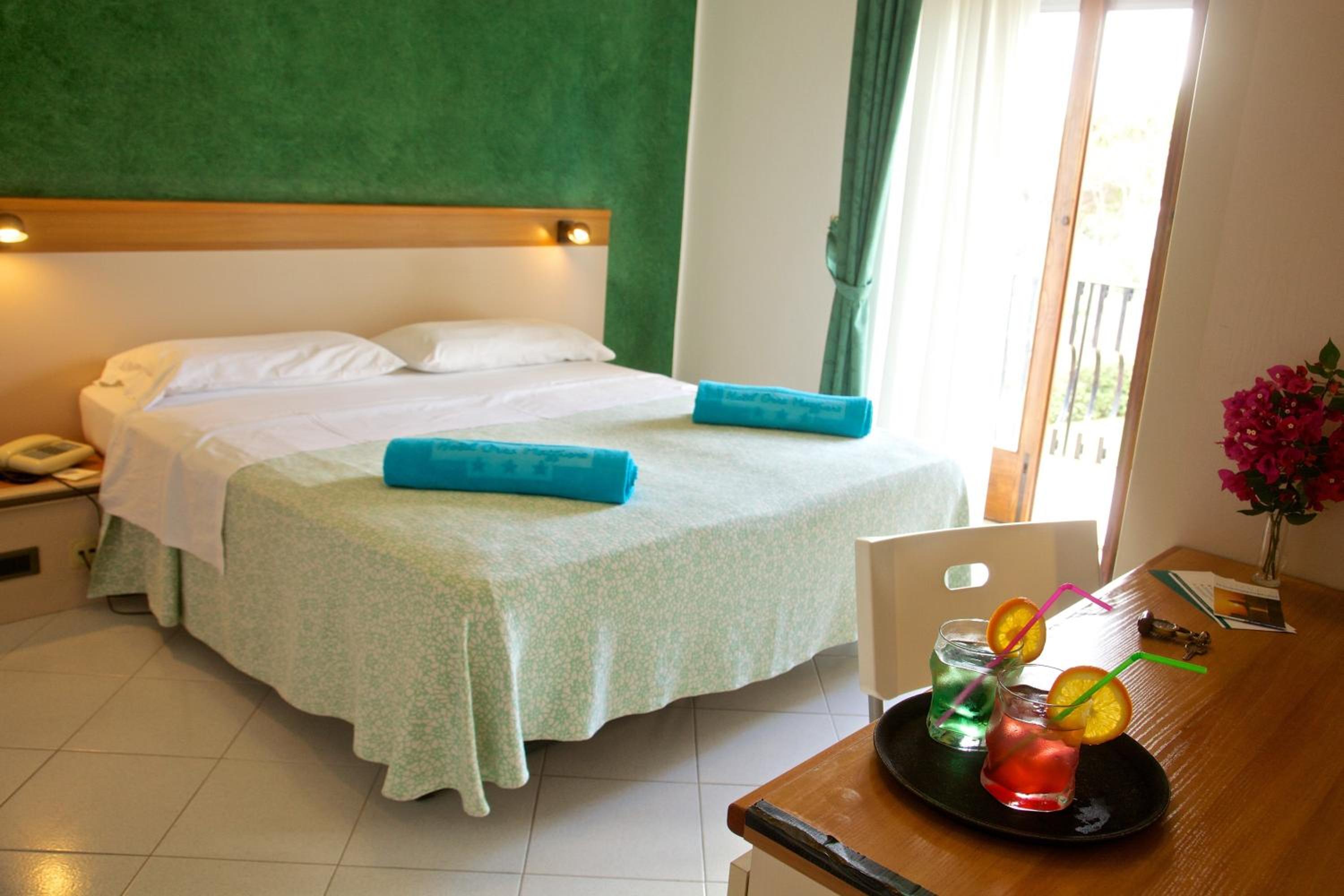 Standard Double or Twin Room - Photo 2