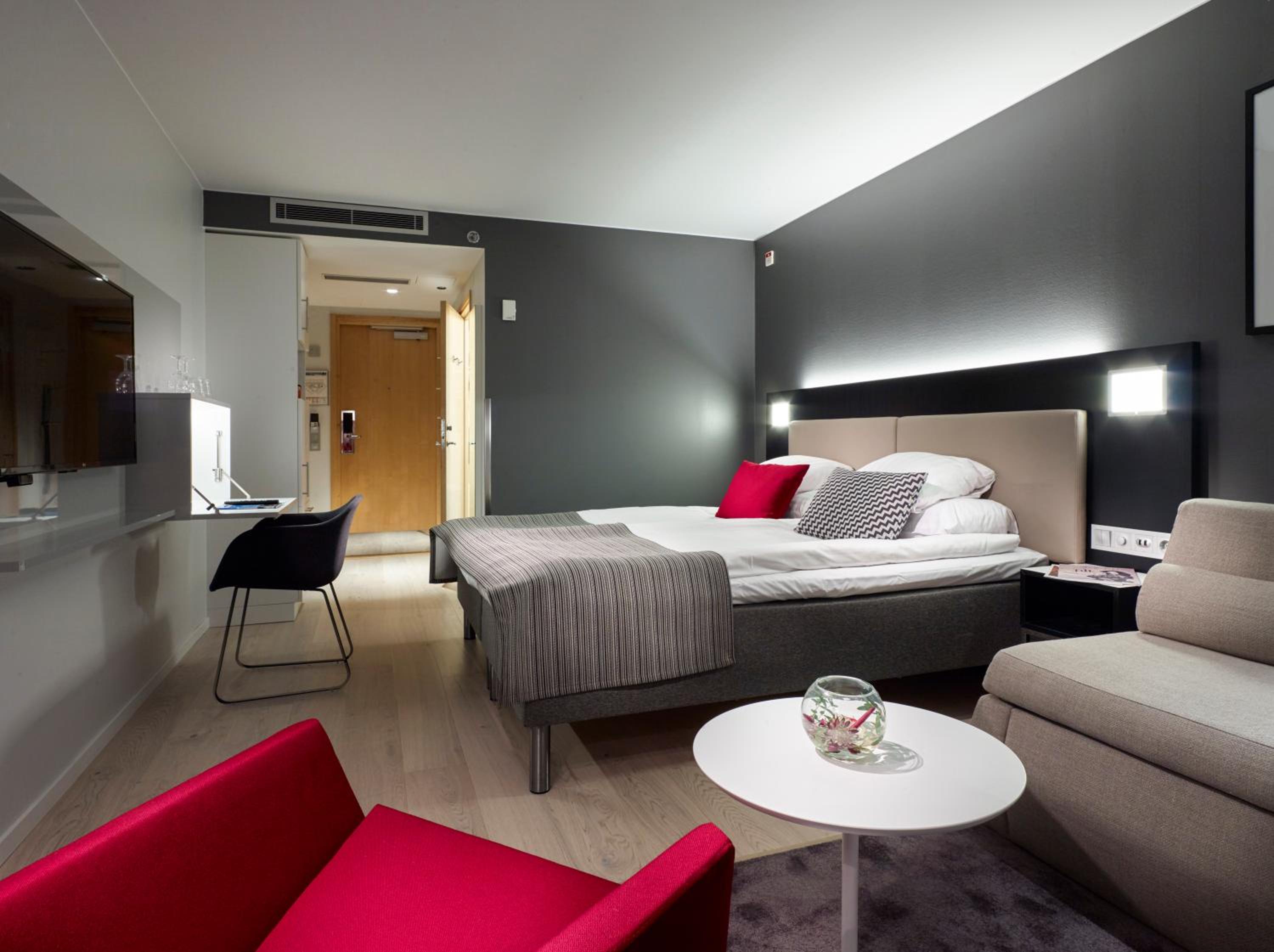 Standard Room with Sofa Bed - Gothia Towers (max 2 Adults + 2 Children  up to 12 years old) - Photo 5