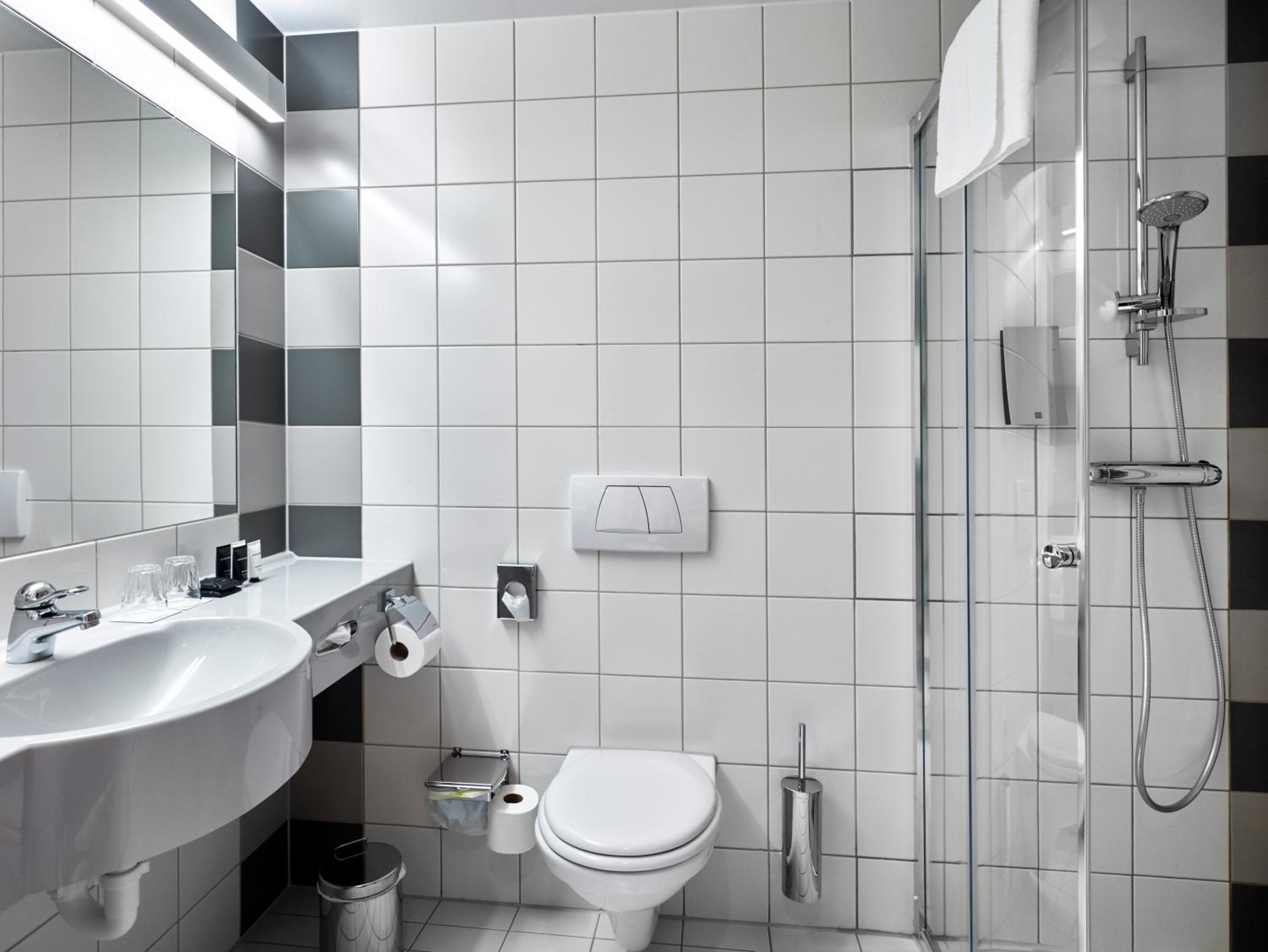 Standard Room with Sofa Bed - Gothia Towers (max 2 Adults + 2 Children  up to 12 years old) - Photo 7