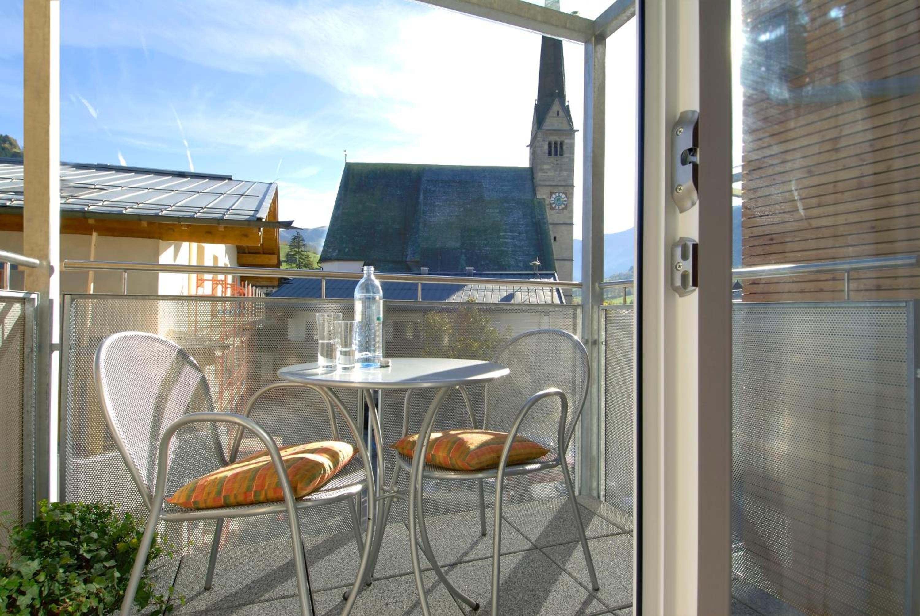 Deluxe Double Room with Balcony photo 3