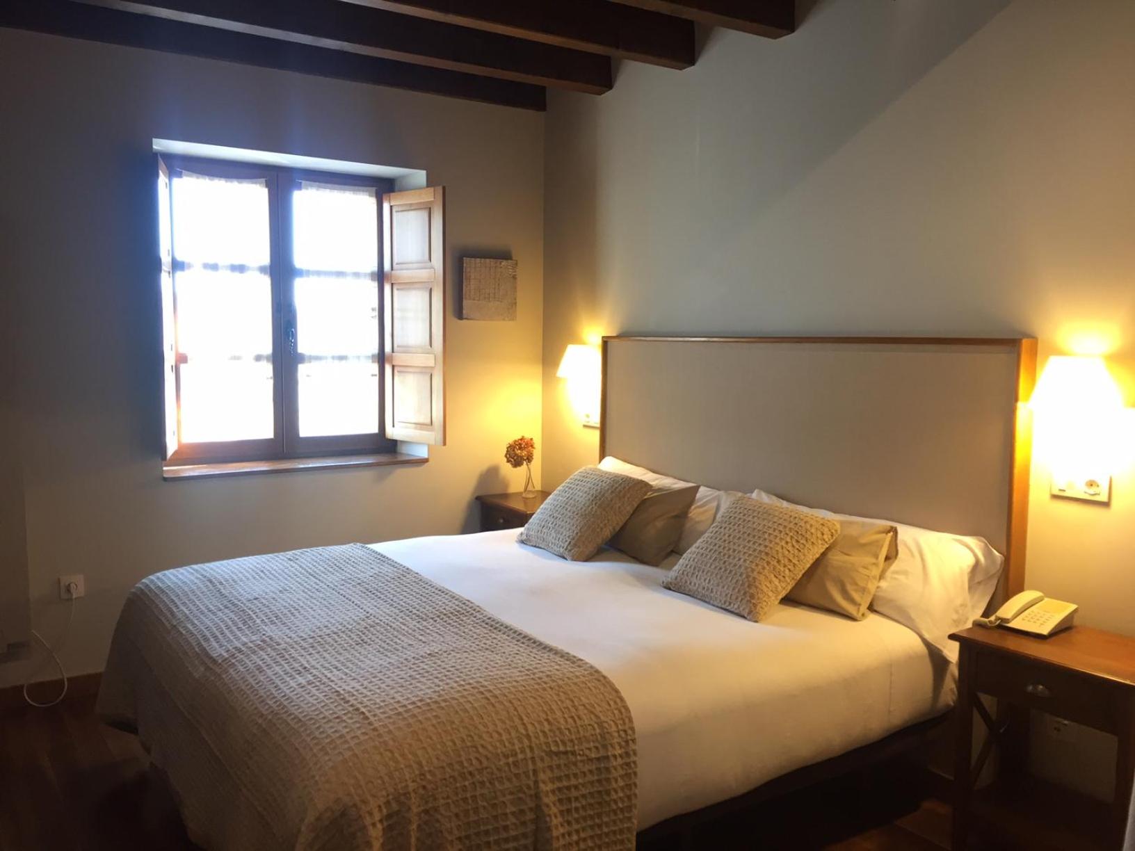 Double or Twin Room - Photo 2