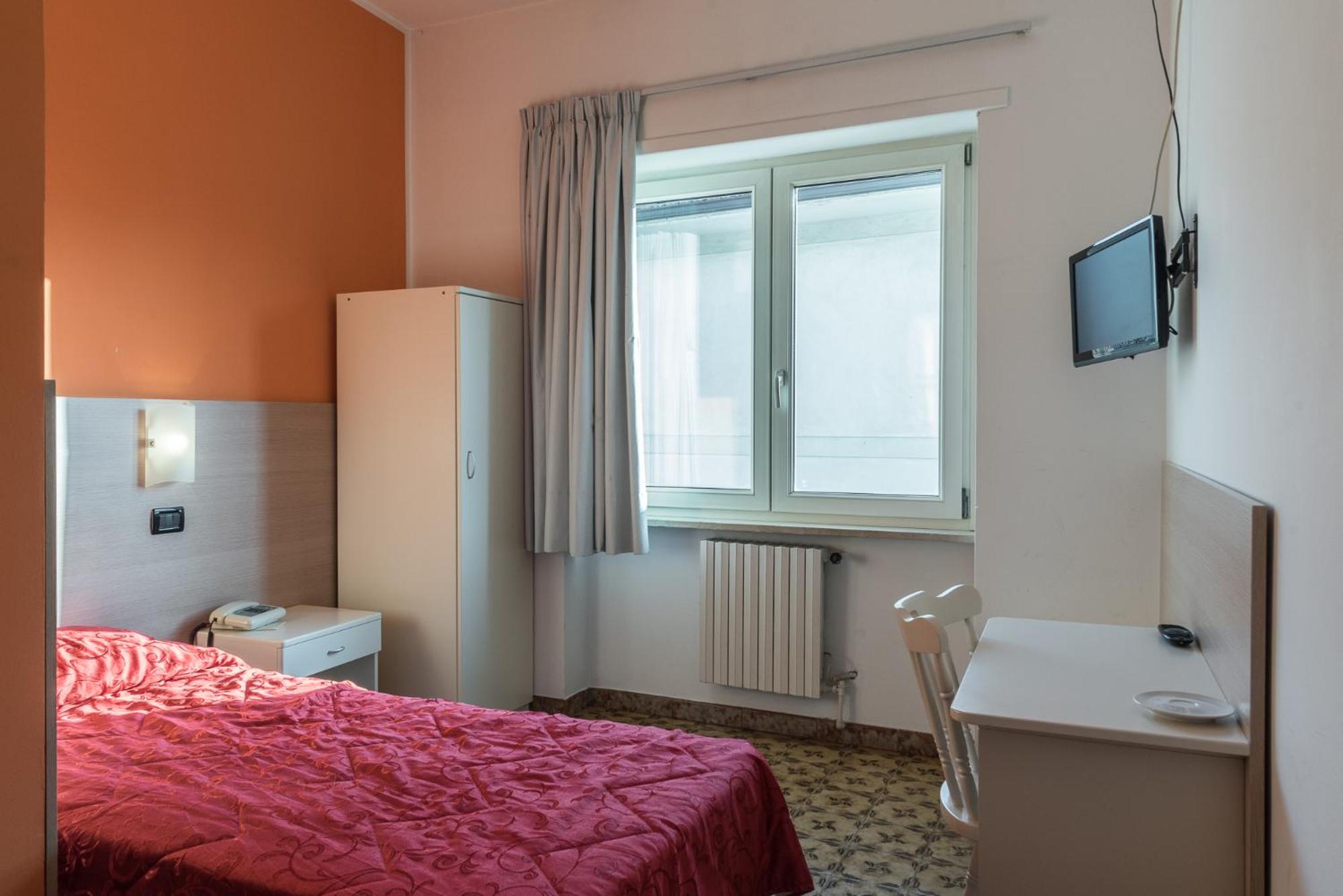 Single Room photo 2