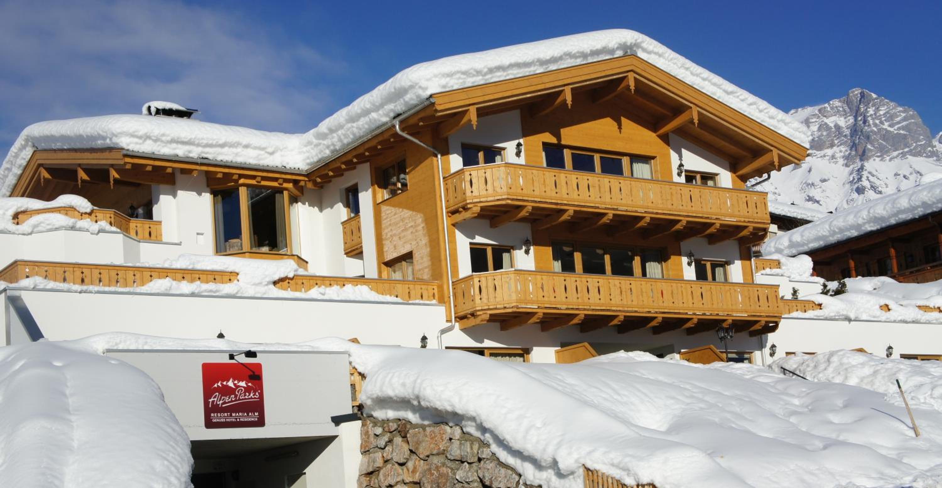 Superior Three-Bedroom Apartment with Mountain View photo 2