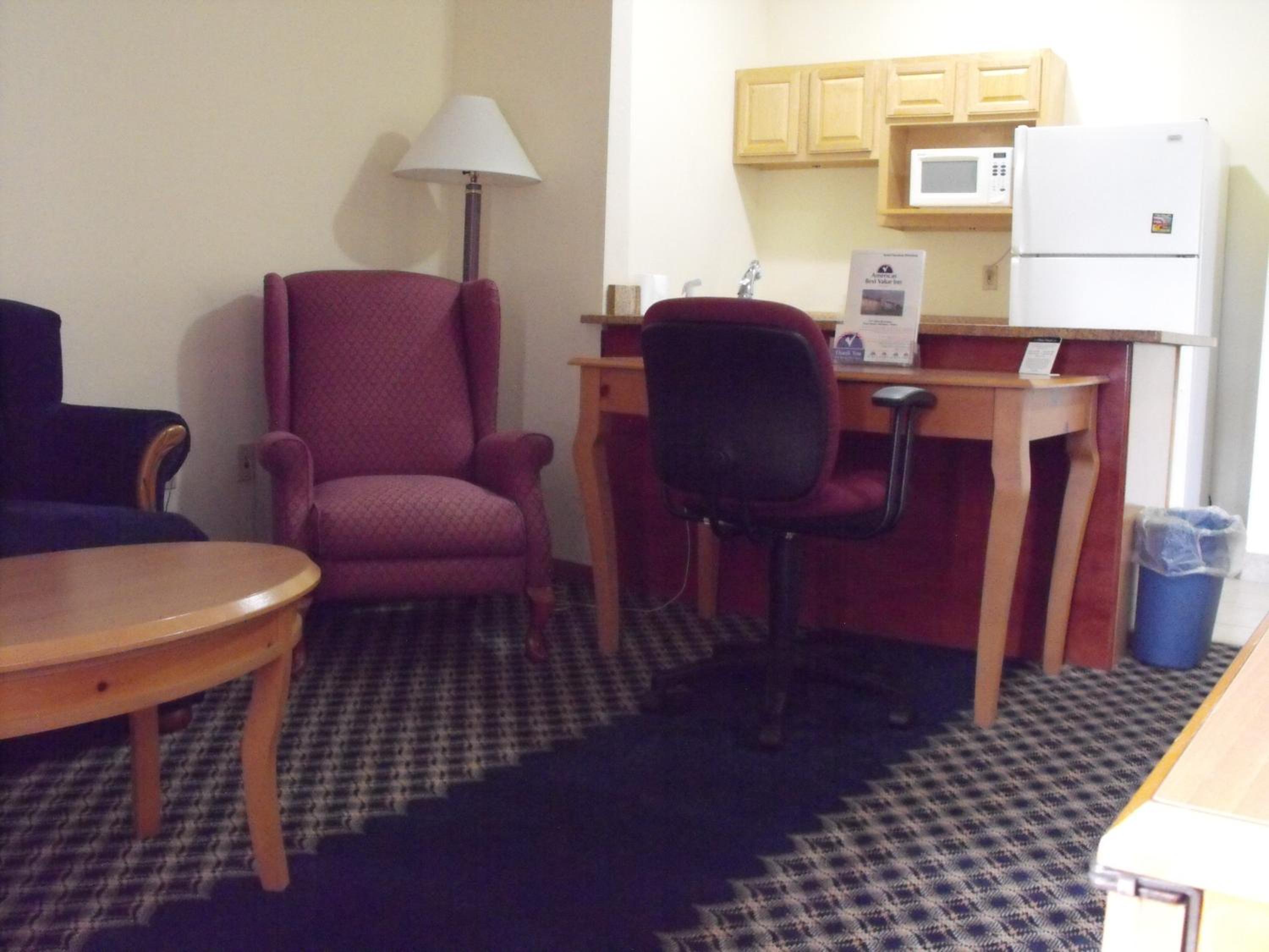 King Suite - Non-Smoking photo 2