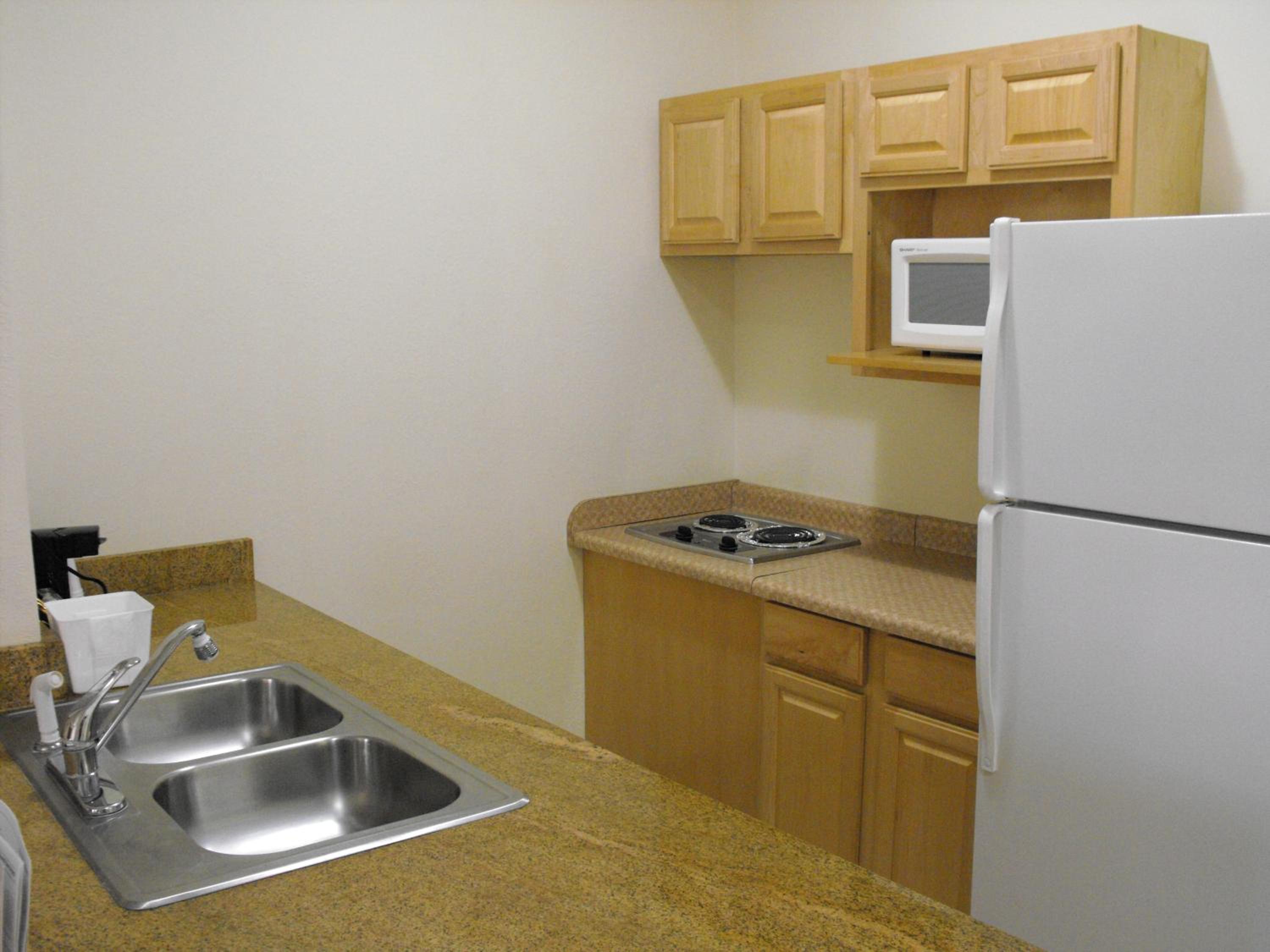 King Suite - Non-Smoking photo 3