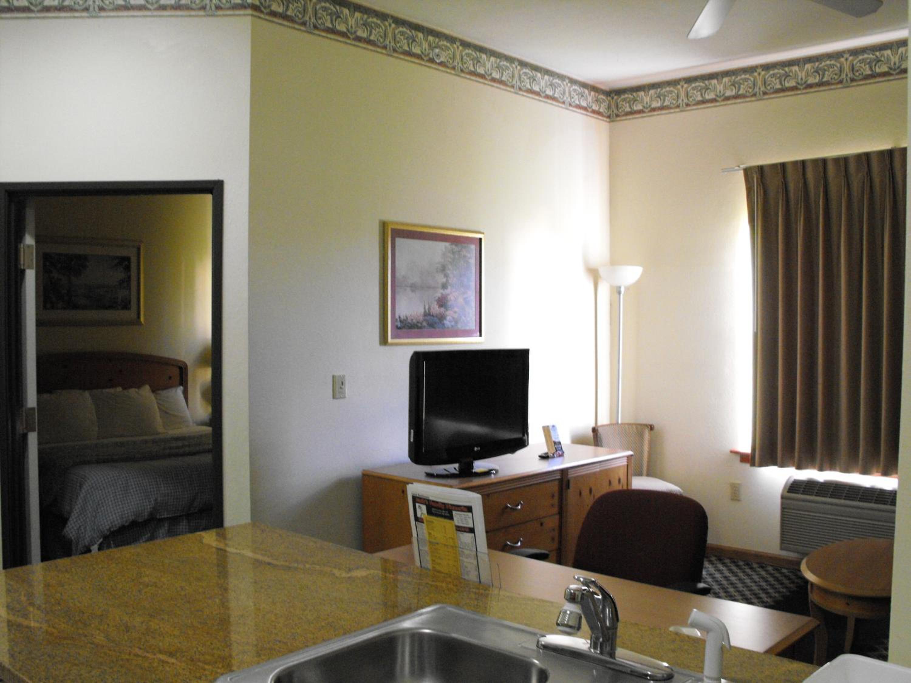 King Suite - Non-Smoking photo 1