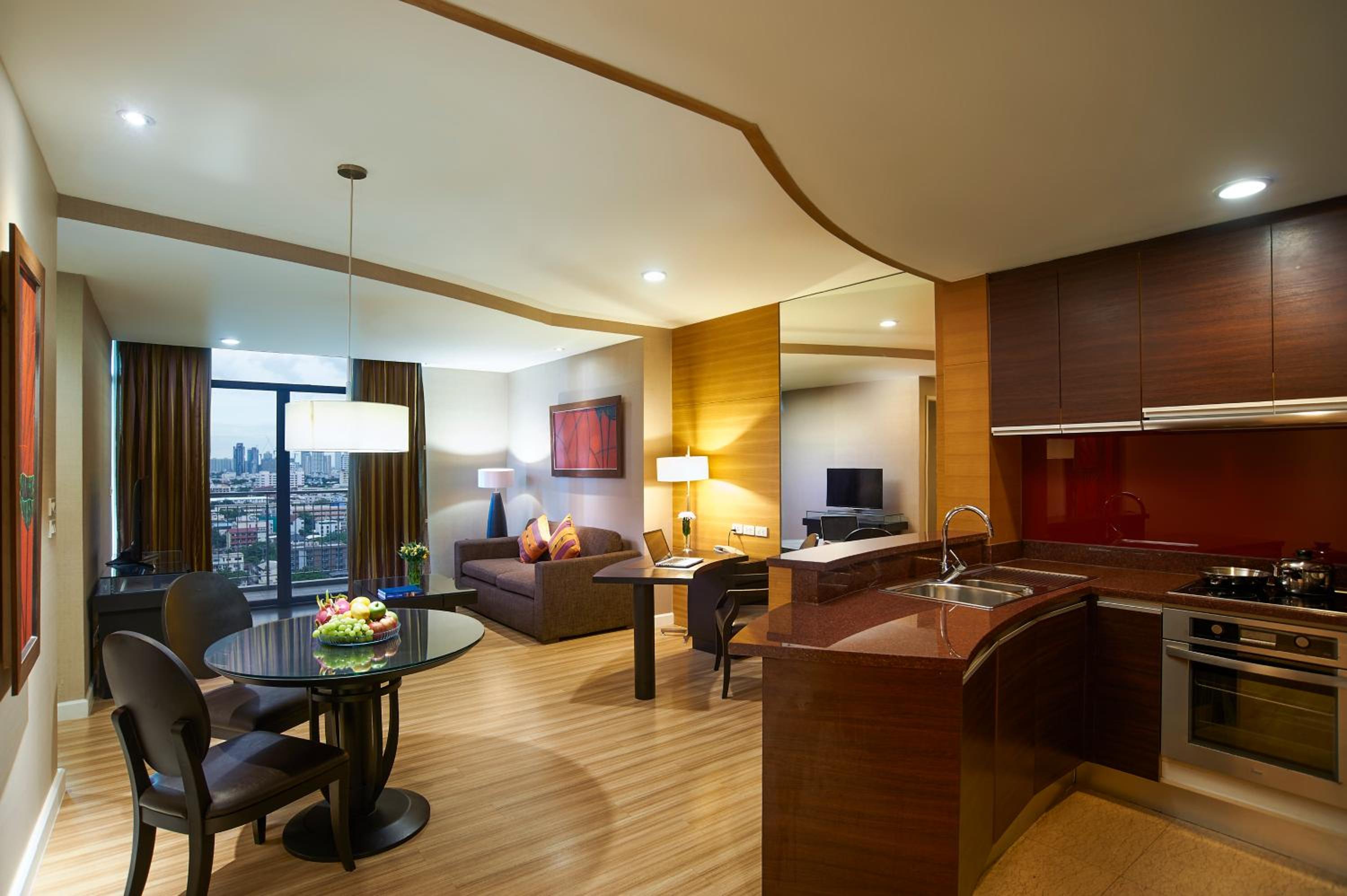 1 Bedroom Deluxe Suite with Bathtub photo 3