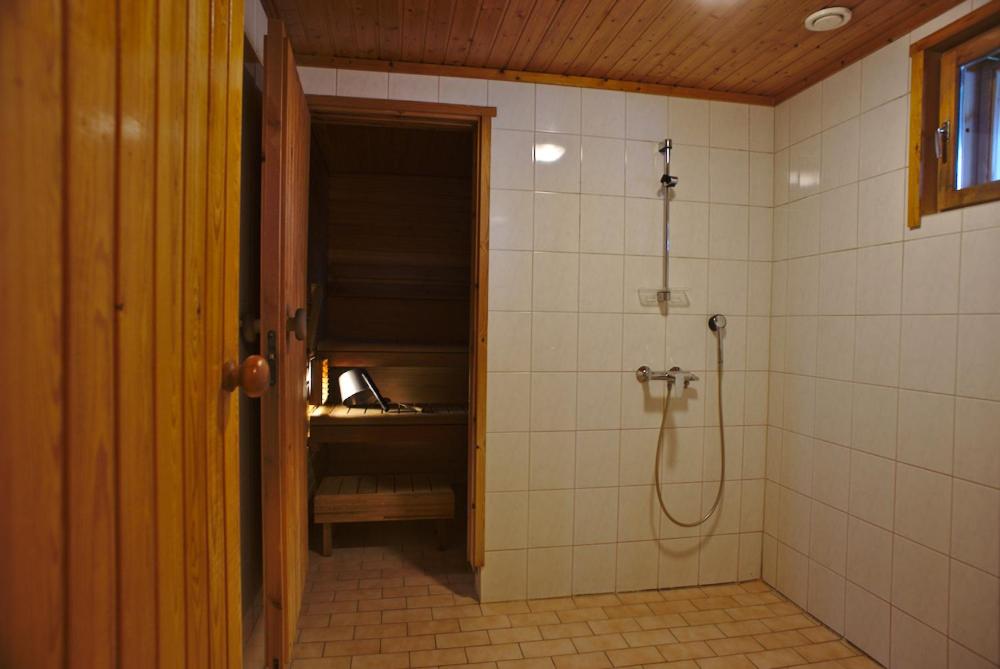 Four-Bedroom Cottage (8 Adults)  - Photo 10