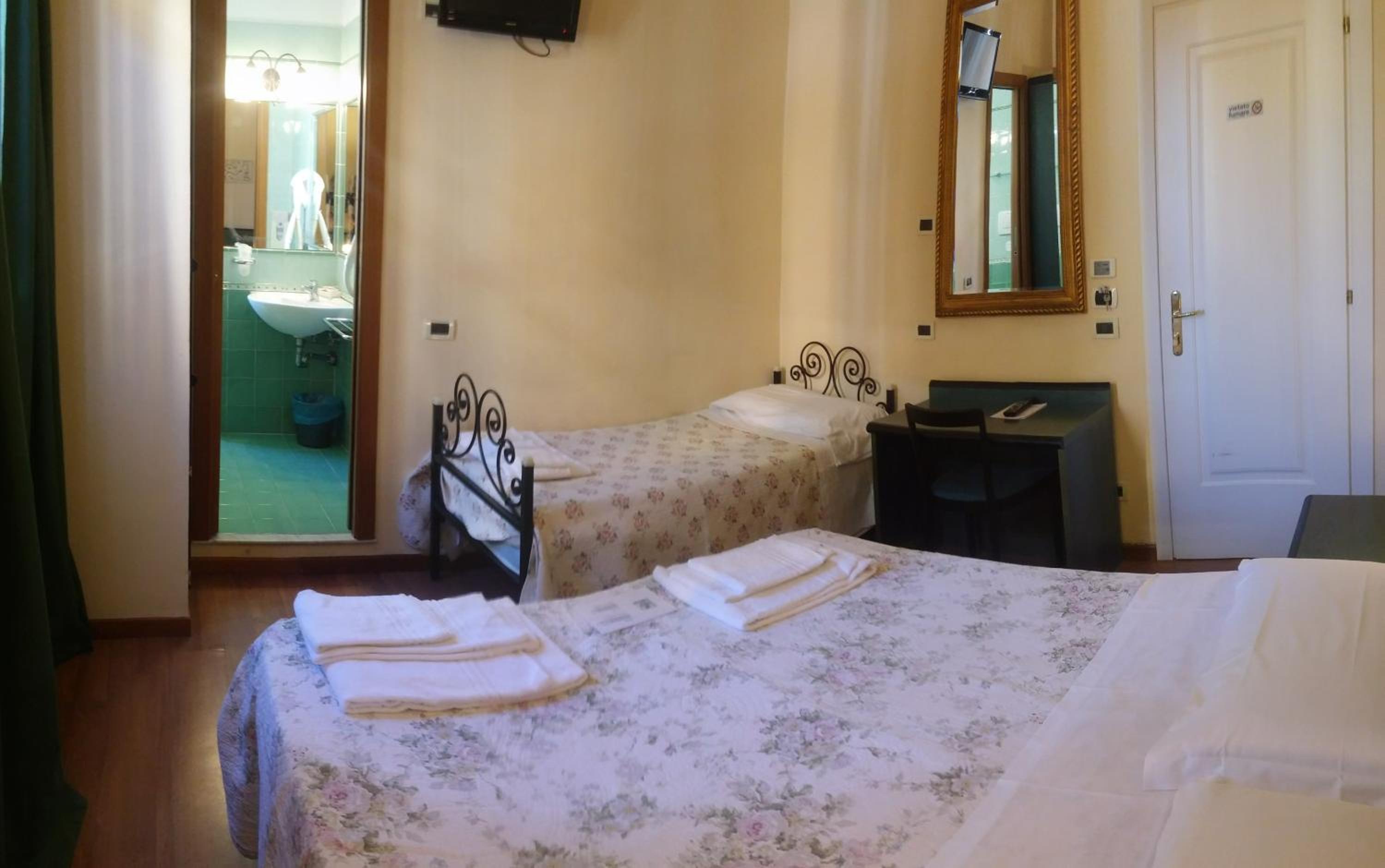 Basic Triple Room photo 1