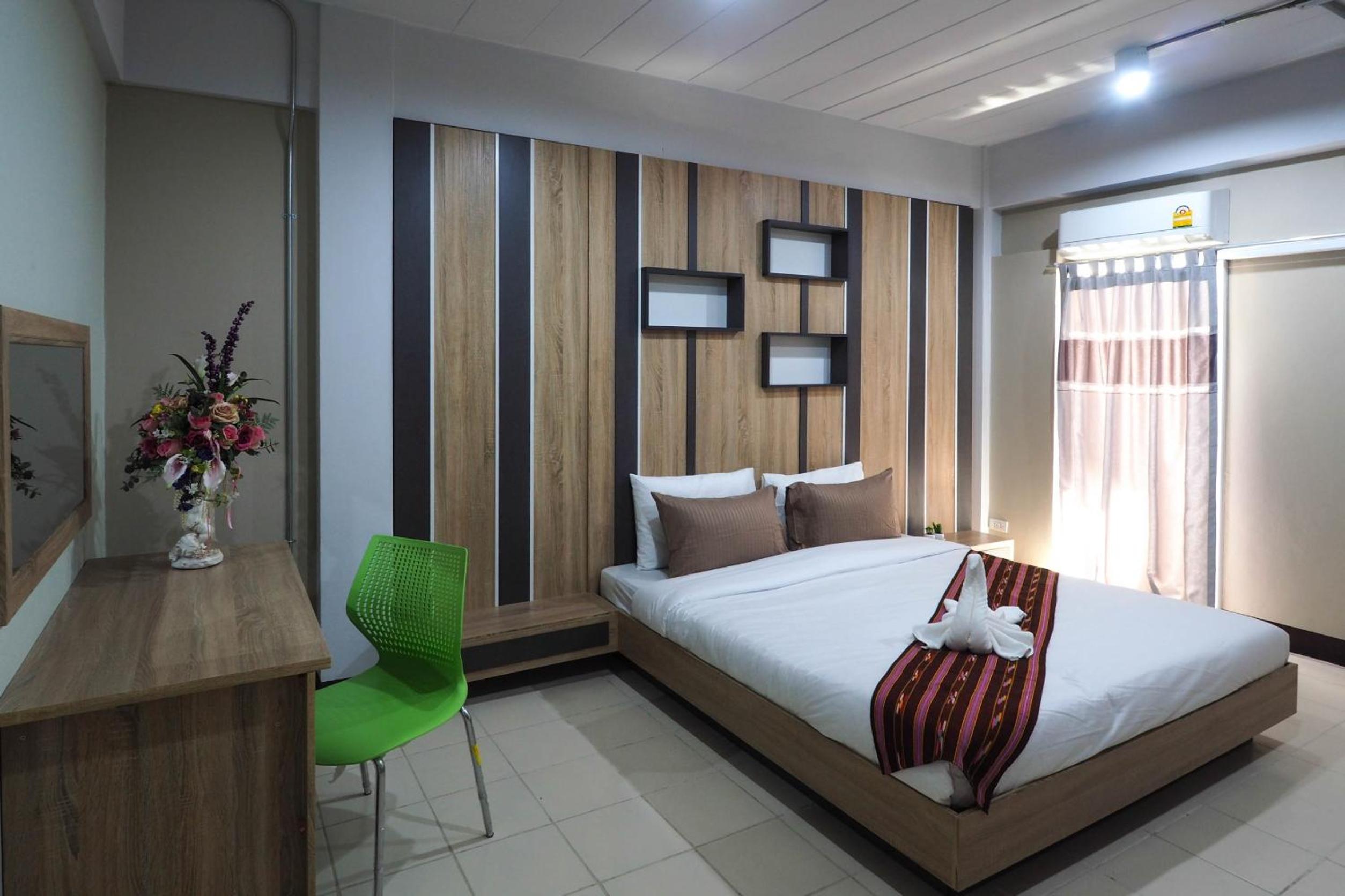 Deluxe King Room with One King Bed (Non Smoking) photo 1