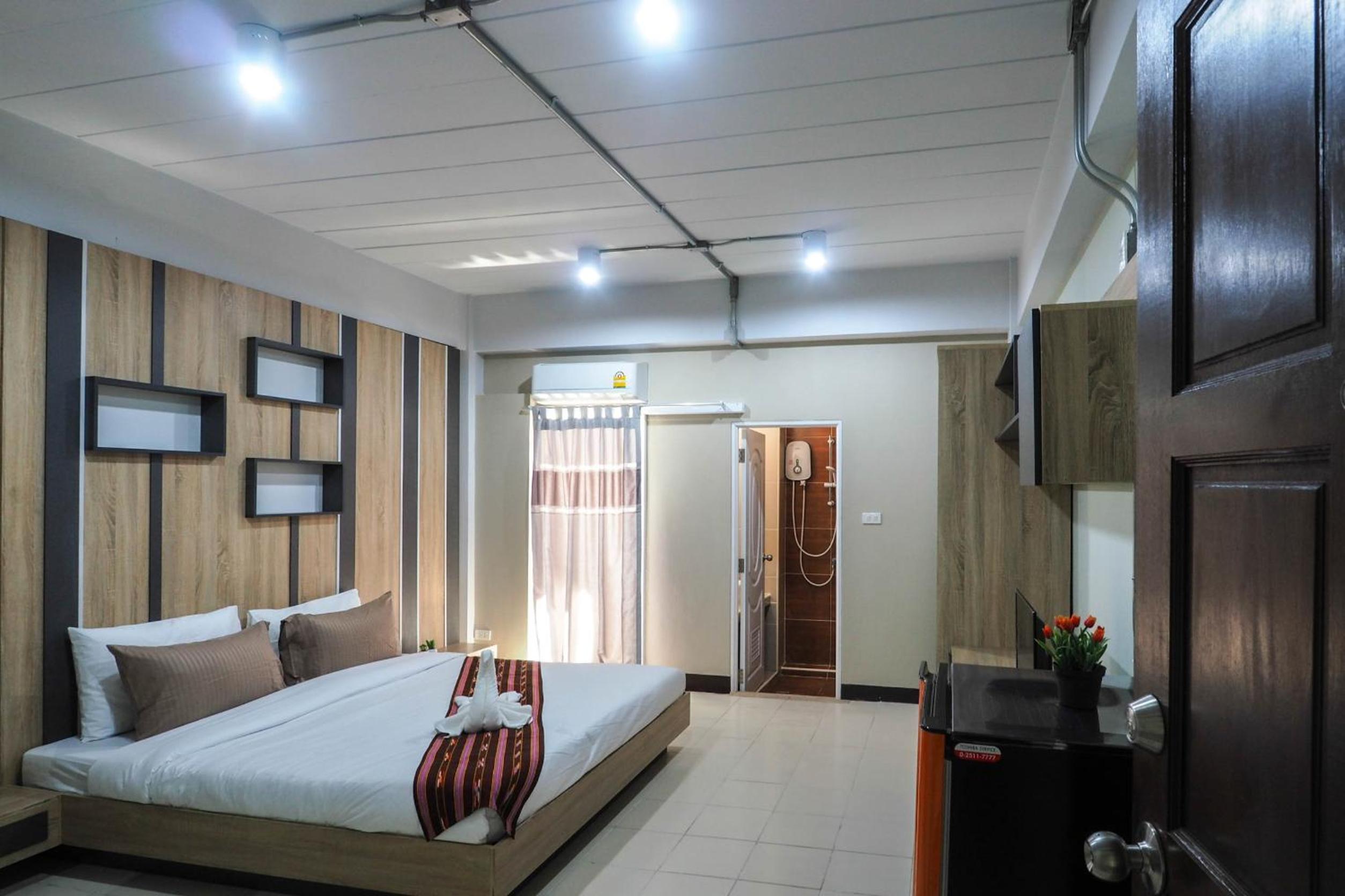 Deluxe King Room with One King Bed (Non Smoking) photo 3