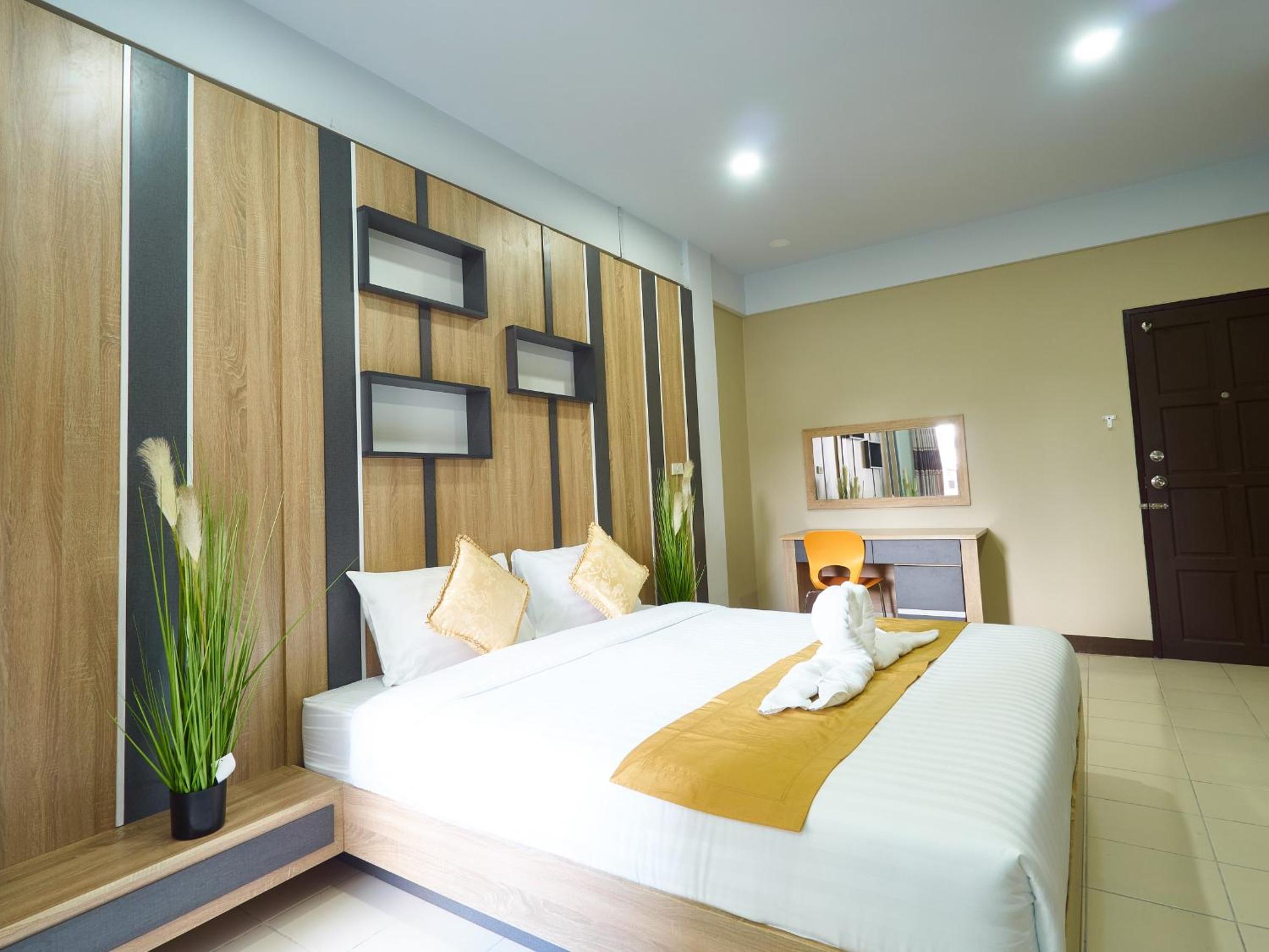 Superior King Room with One King Bed (Non Smoking) photo 1