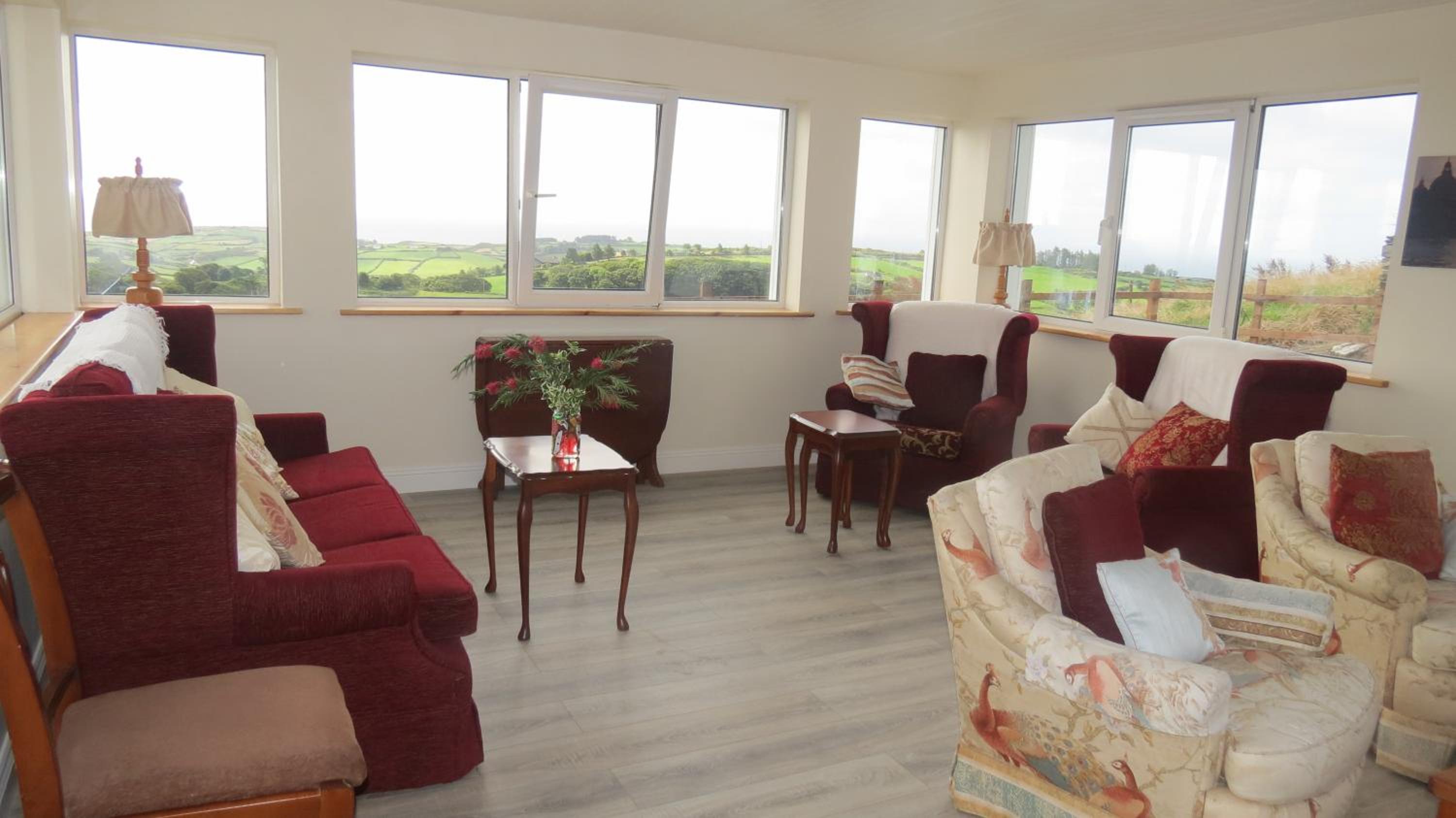 Six-Bedroom House photo 1
