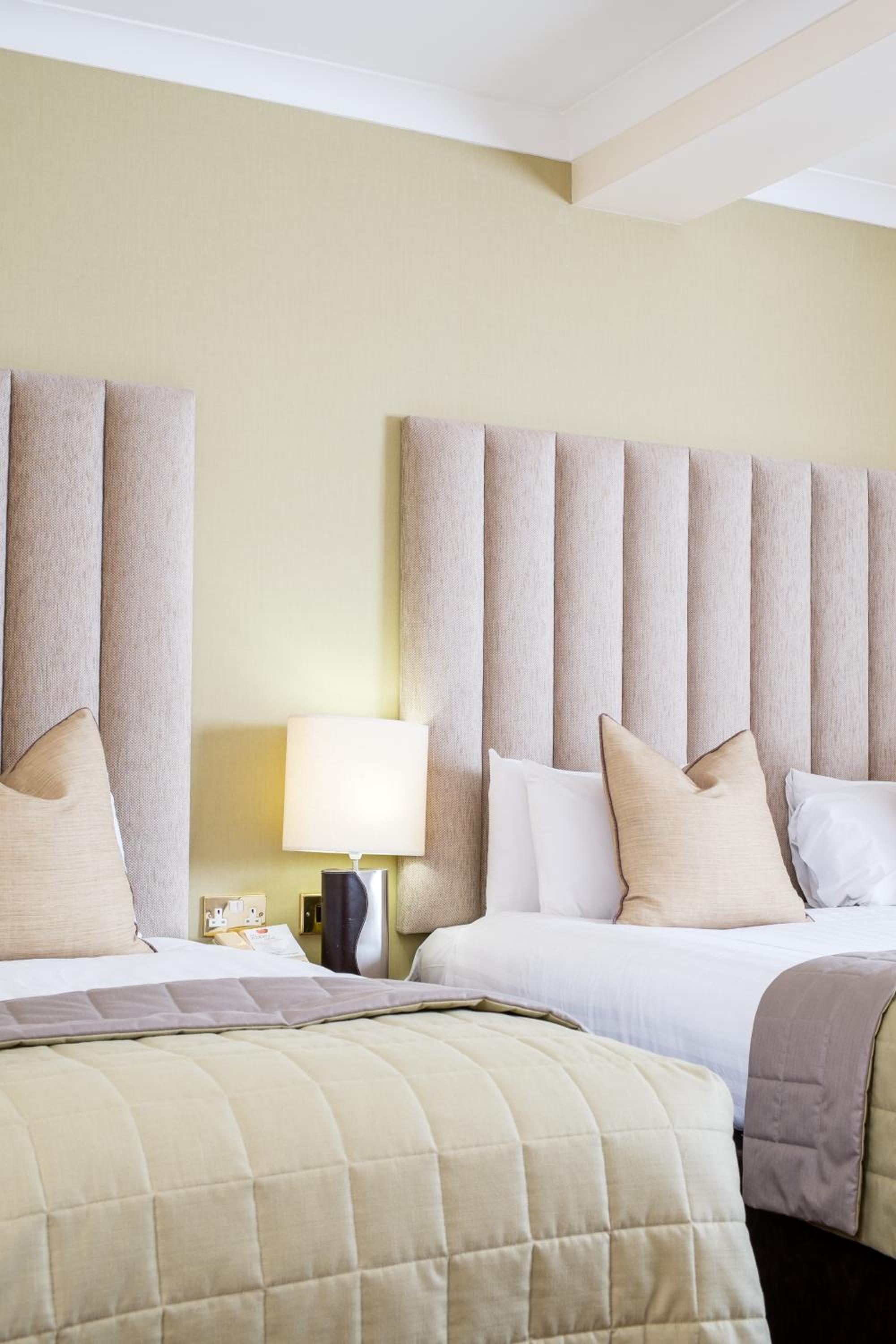 Standard Twin Room - Photo 2