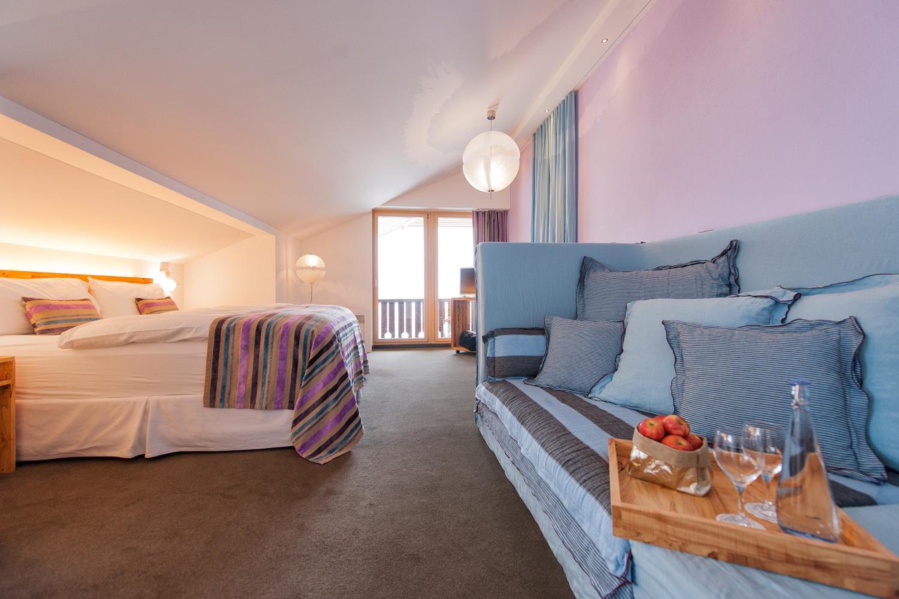 Junior Suite with Balcony - Photo 4