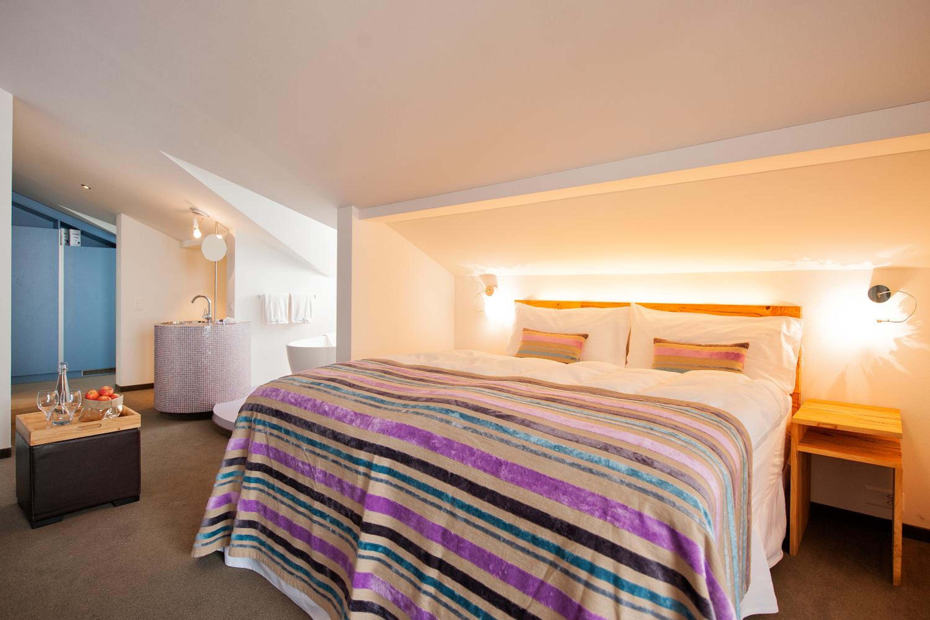 Junior Suite with Balcony - Photo 3