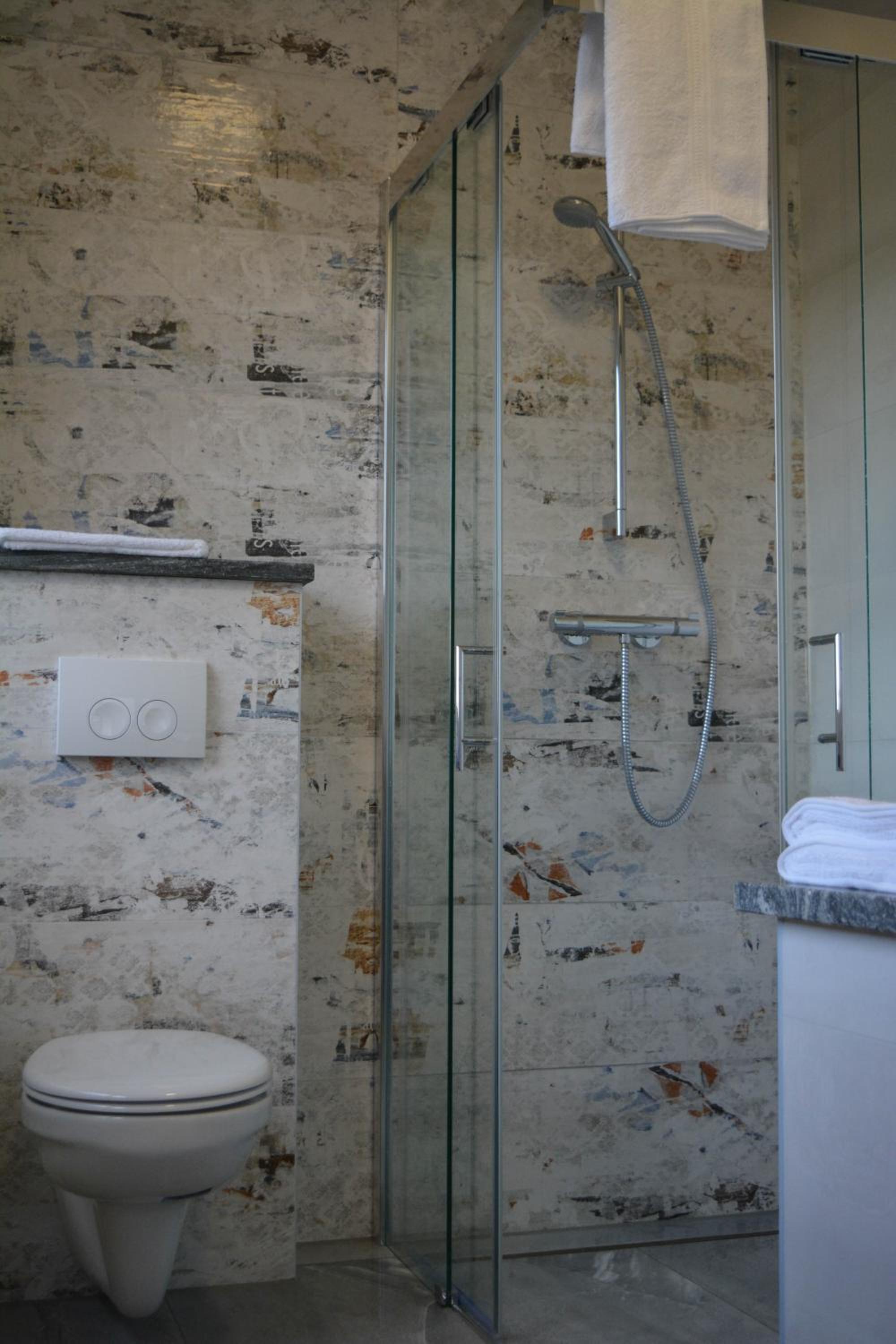 Single Room with Bathroom photo 3