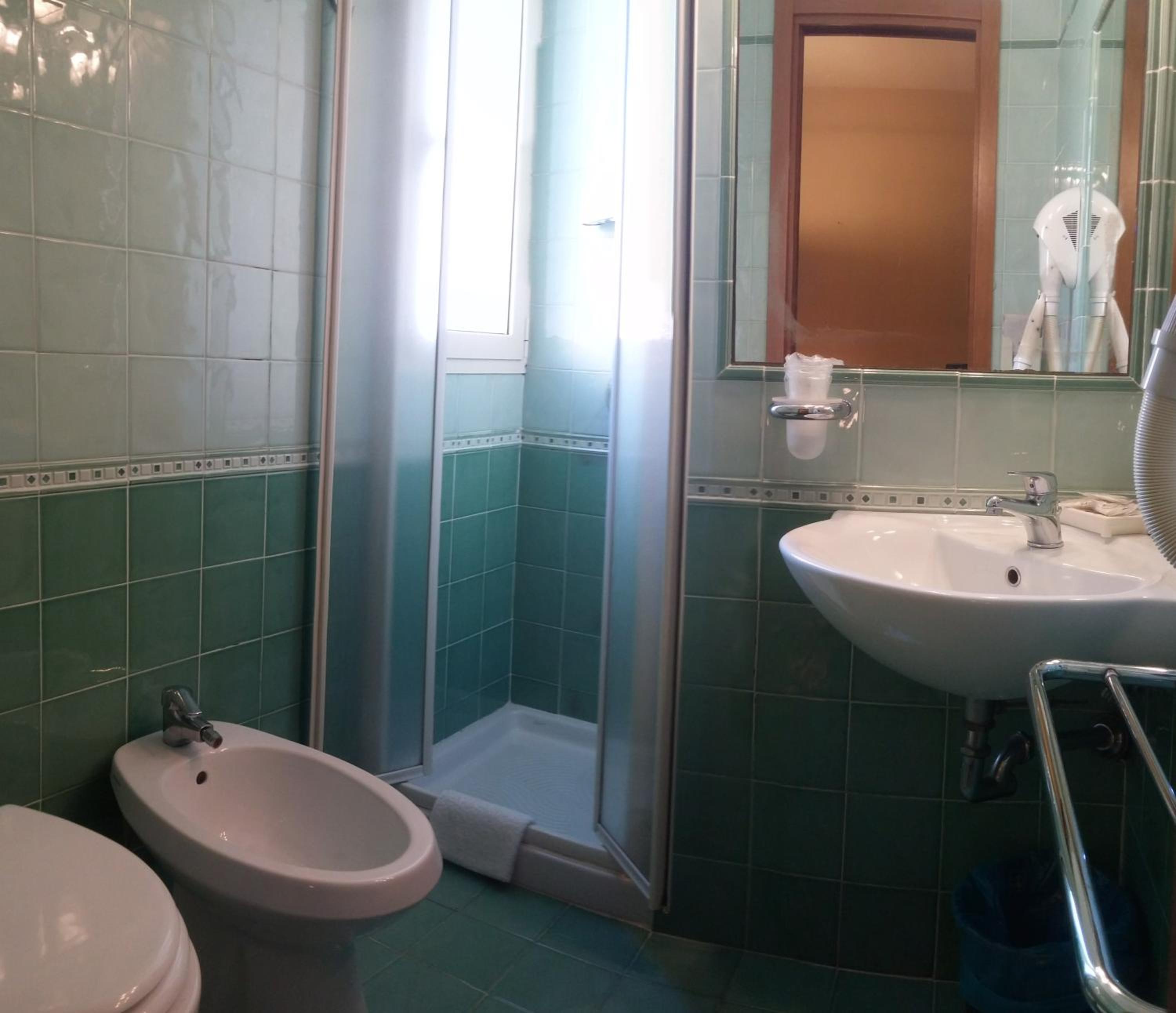 Basic Triple Room photo 3