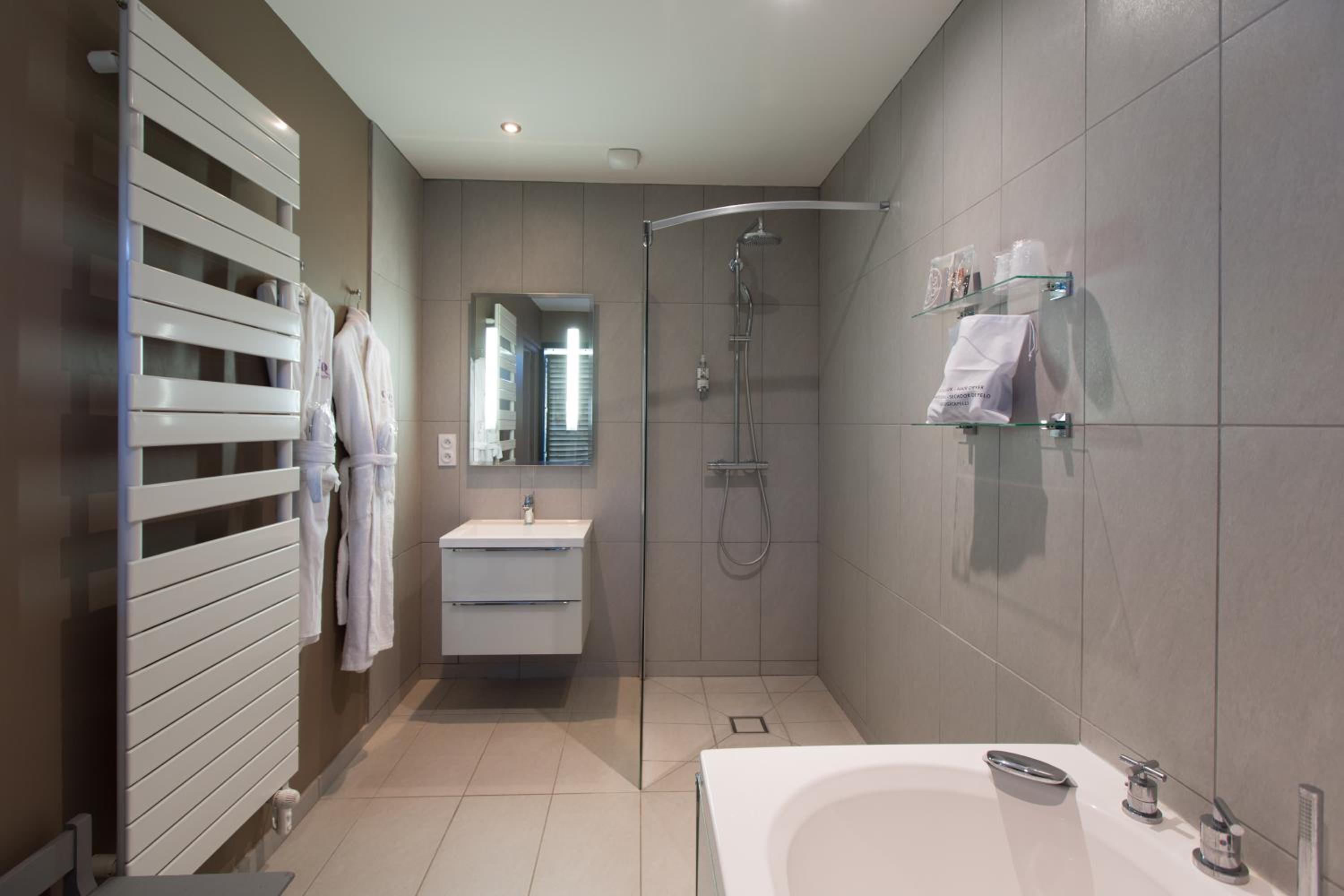 Deluxe Double Room with Bath photo 3
