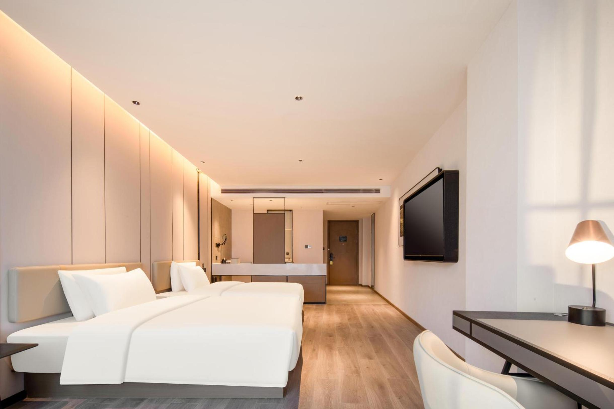 Elegant Twin Room photo 2