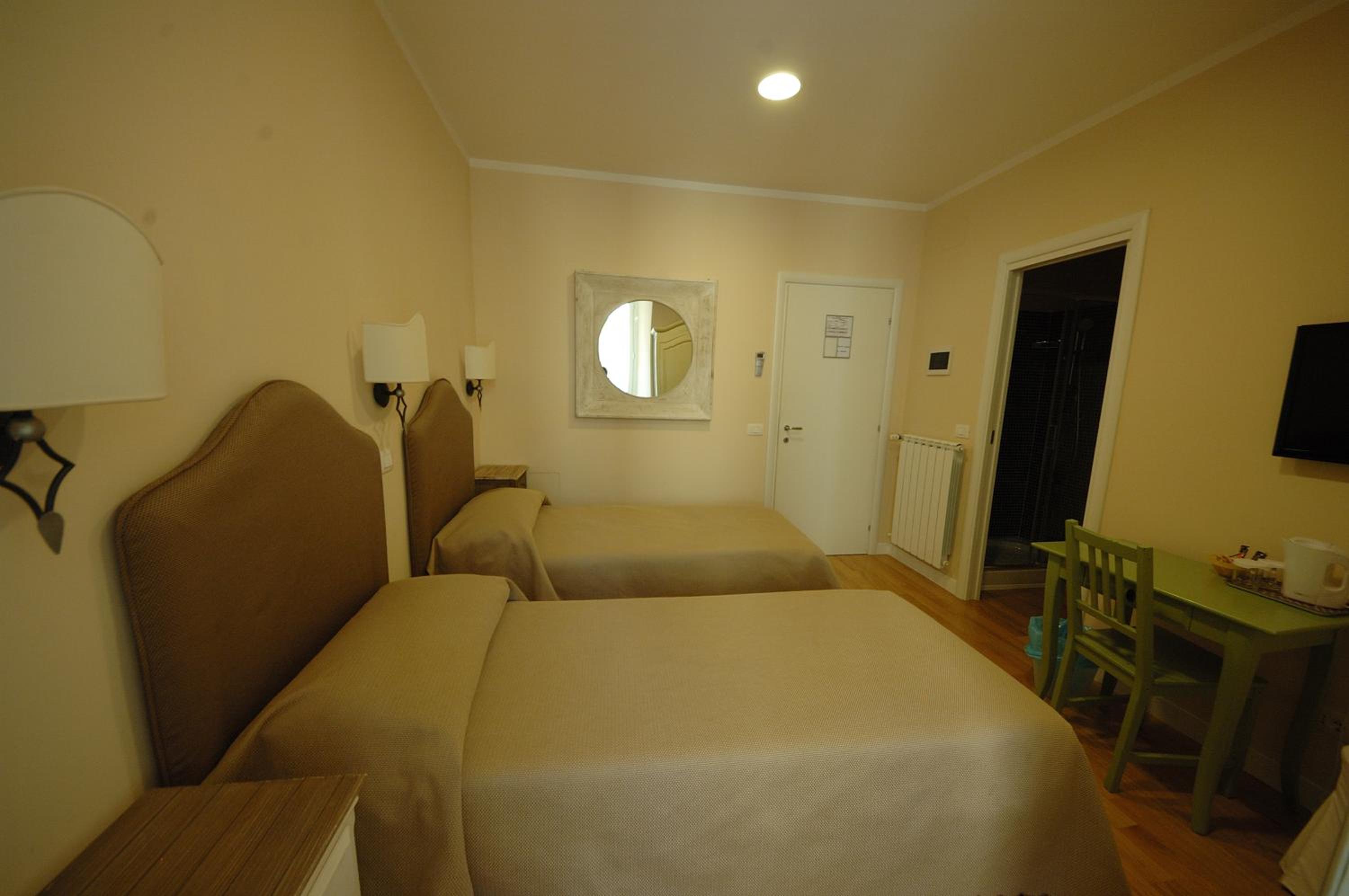 Double or Twin Room photo 2