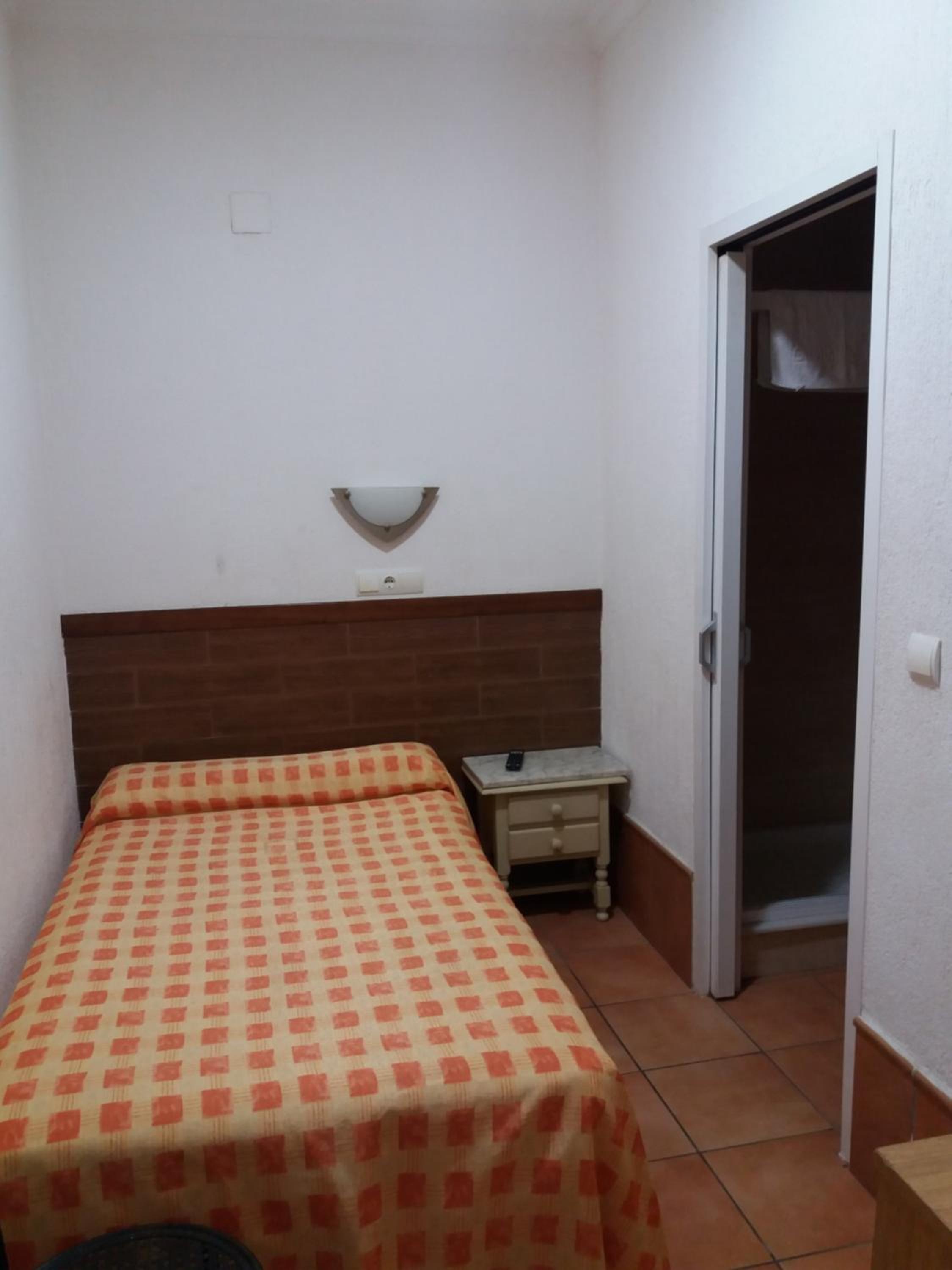 Single Room photo 3