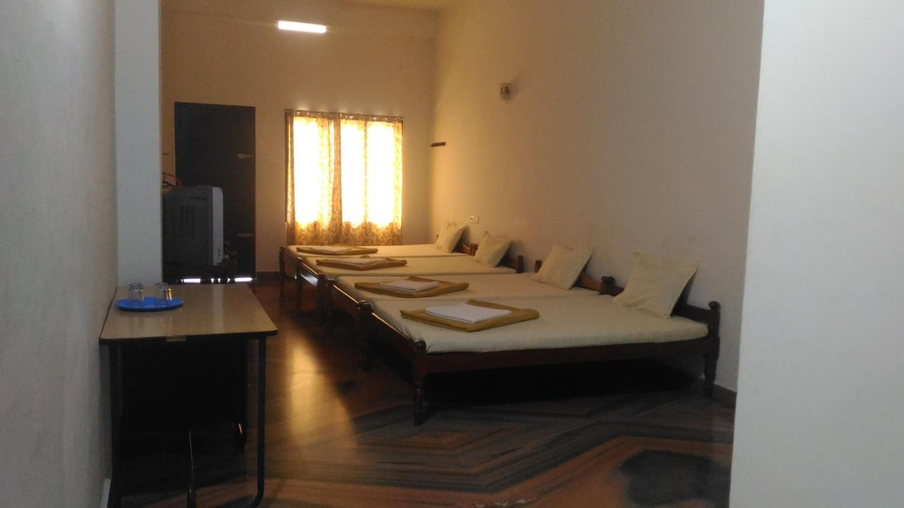 Basic Triple Room photo 3