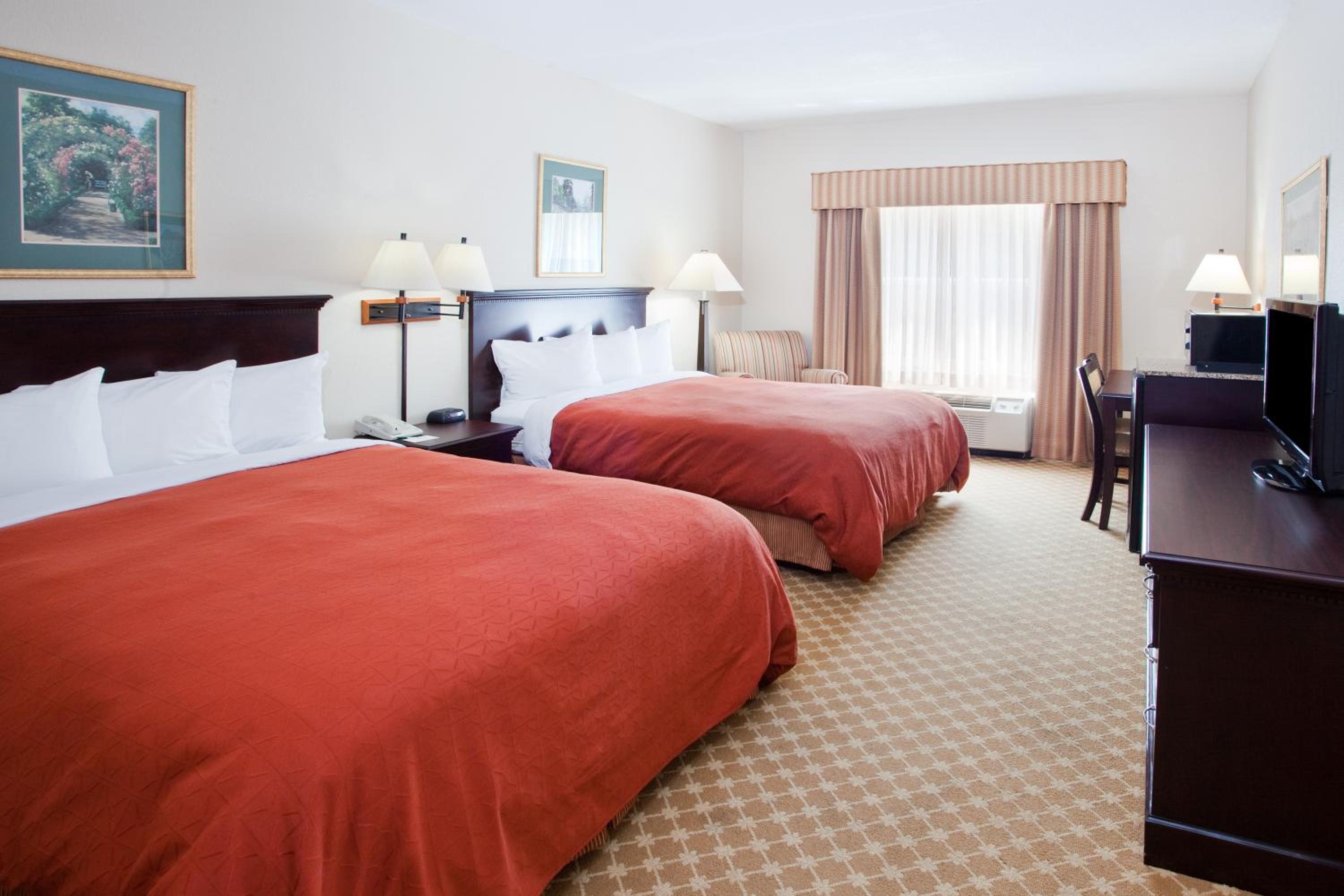 Queen Room with Two Queen Beds - Non-Smoking - Photo 1