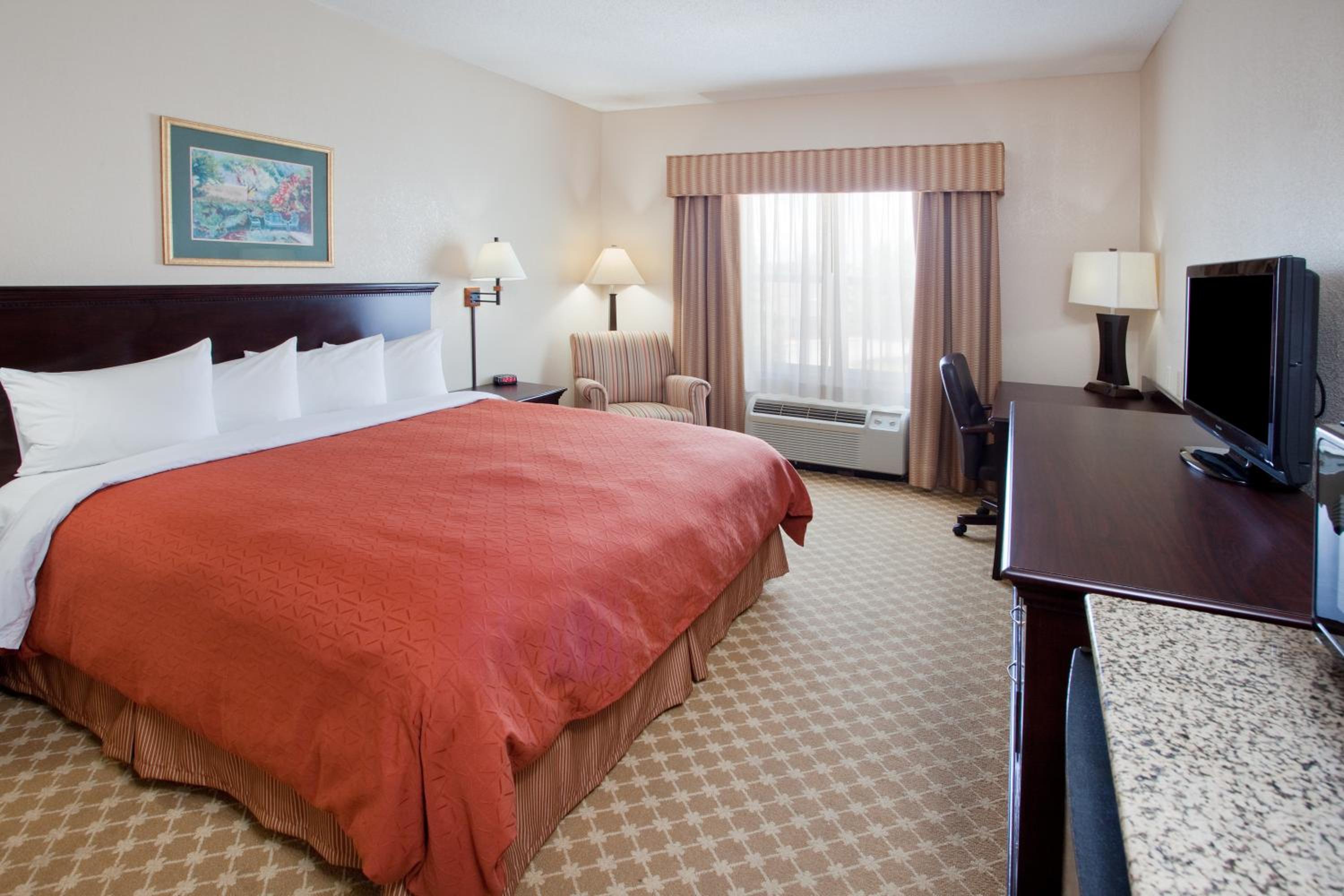 Studio King Suite - Non-Smoking - Photo 1