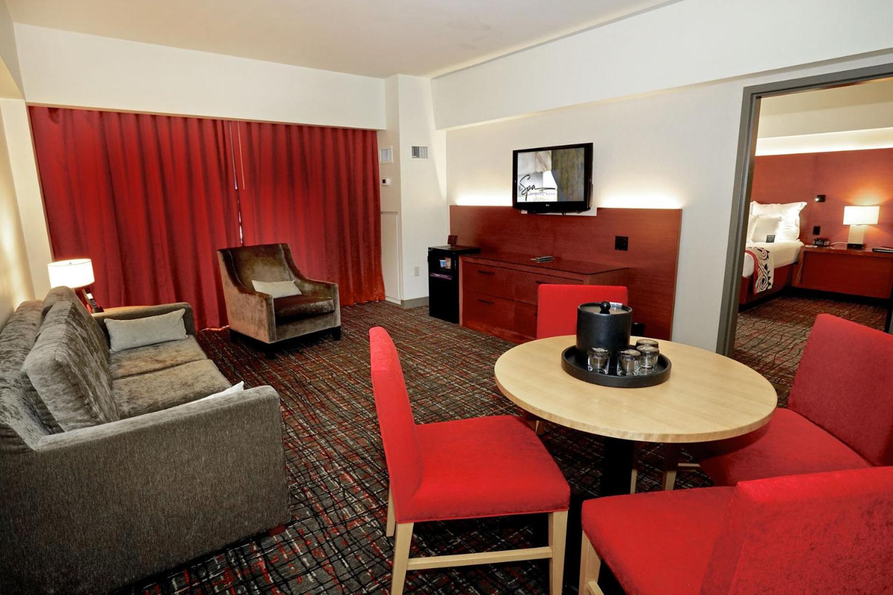 King Suite Cherokee Tower  - Photo 2