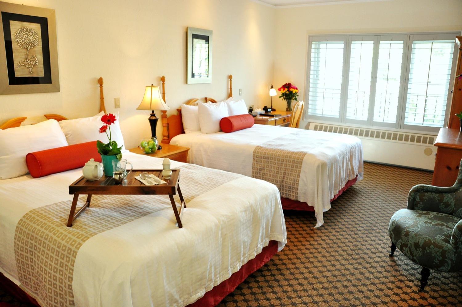 Queen Room with Two Queen Beds - Photo 9