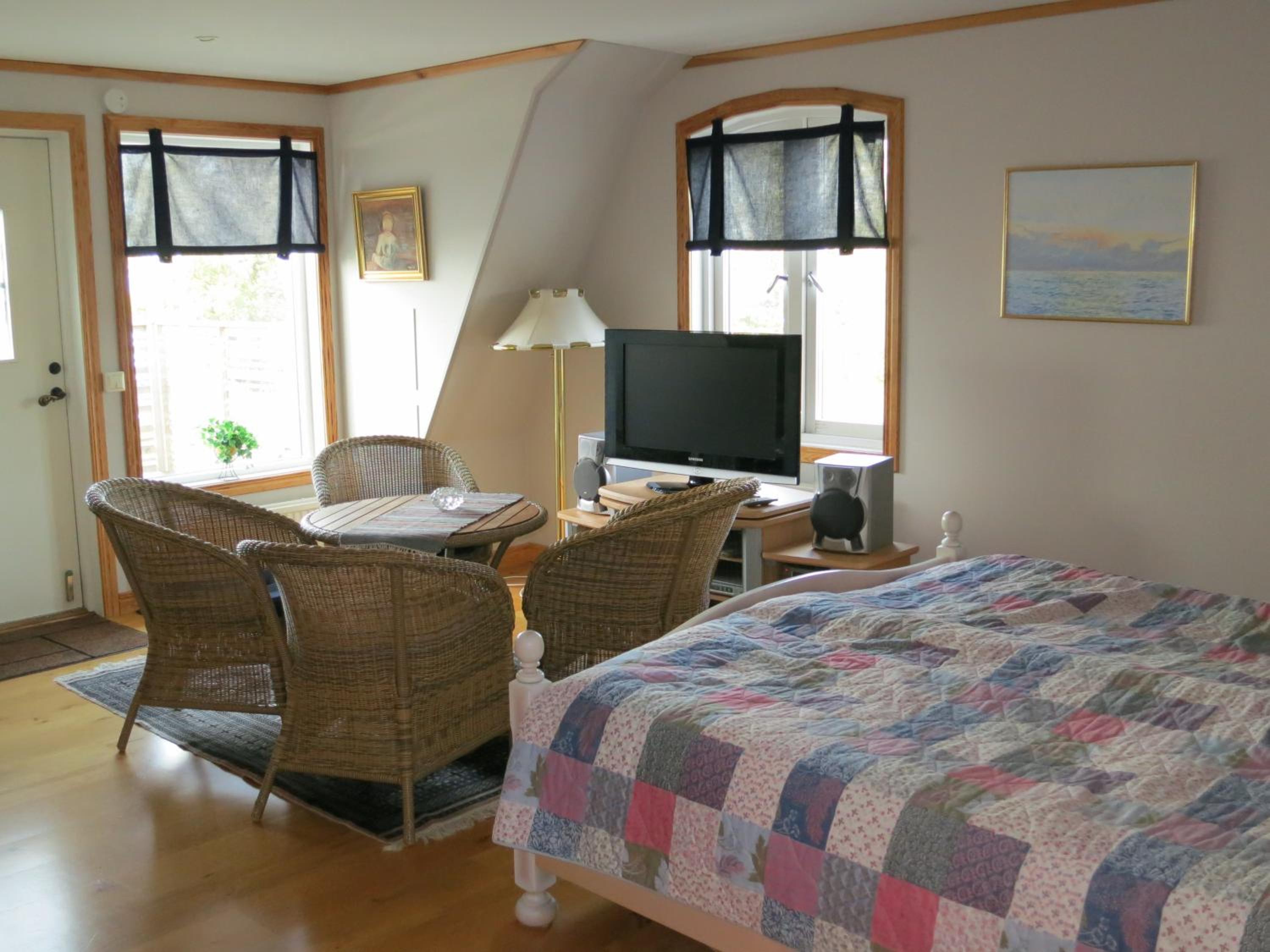 One-Bedroom Apartment photo 2