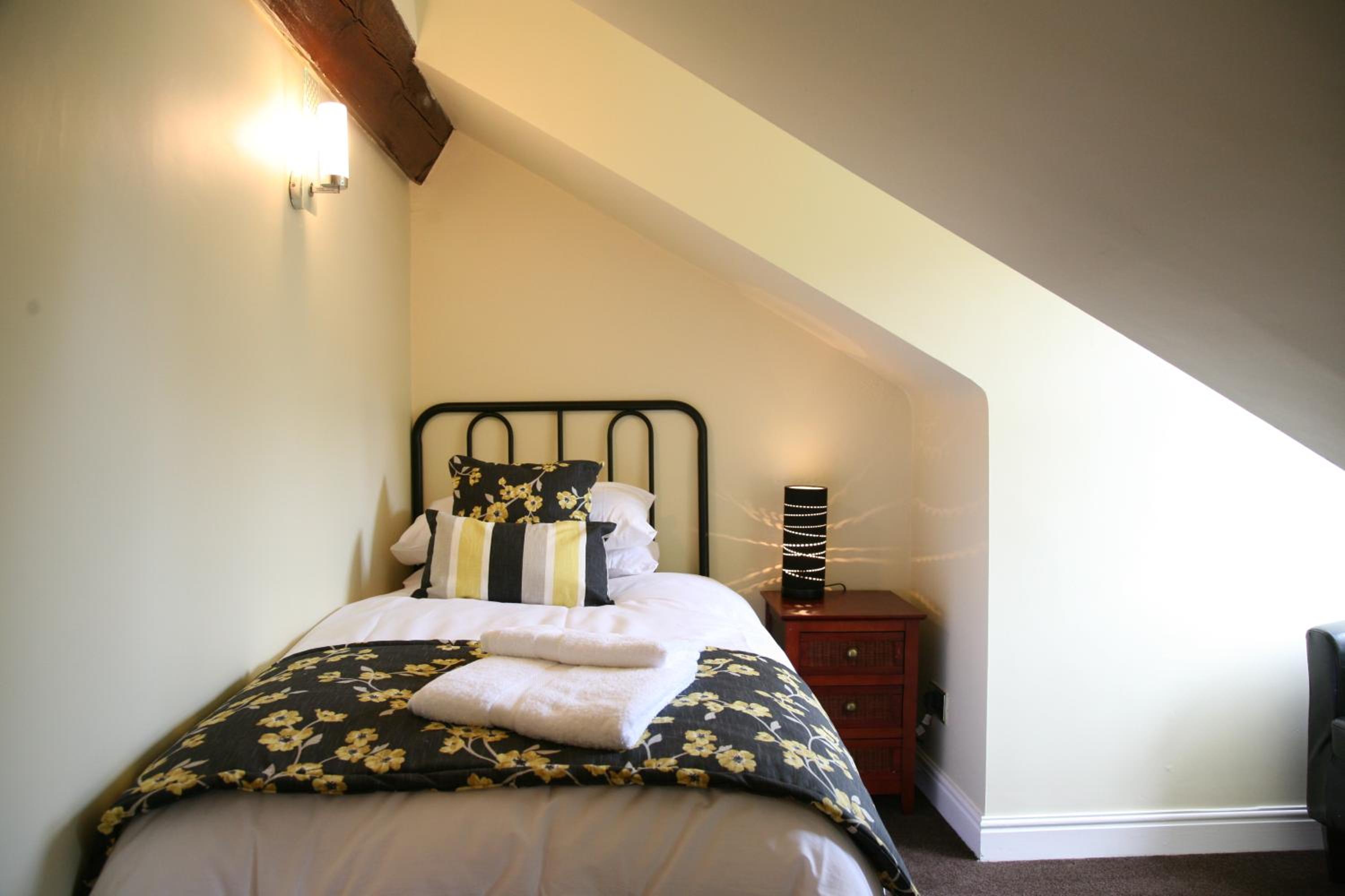 Twin Room with Private External Bathroom photo 2