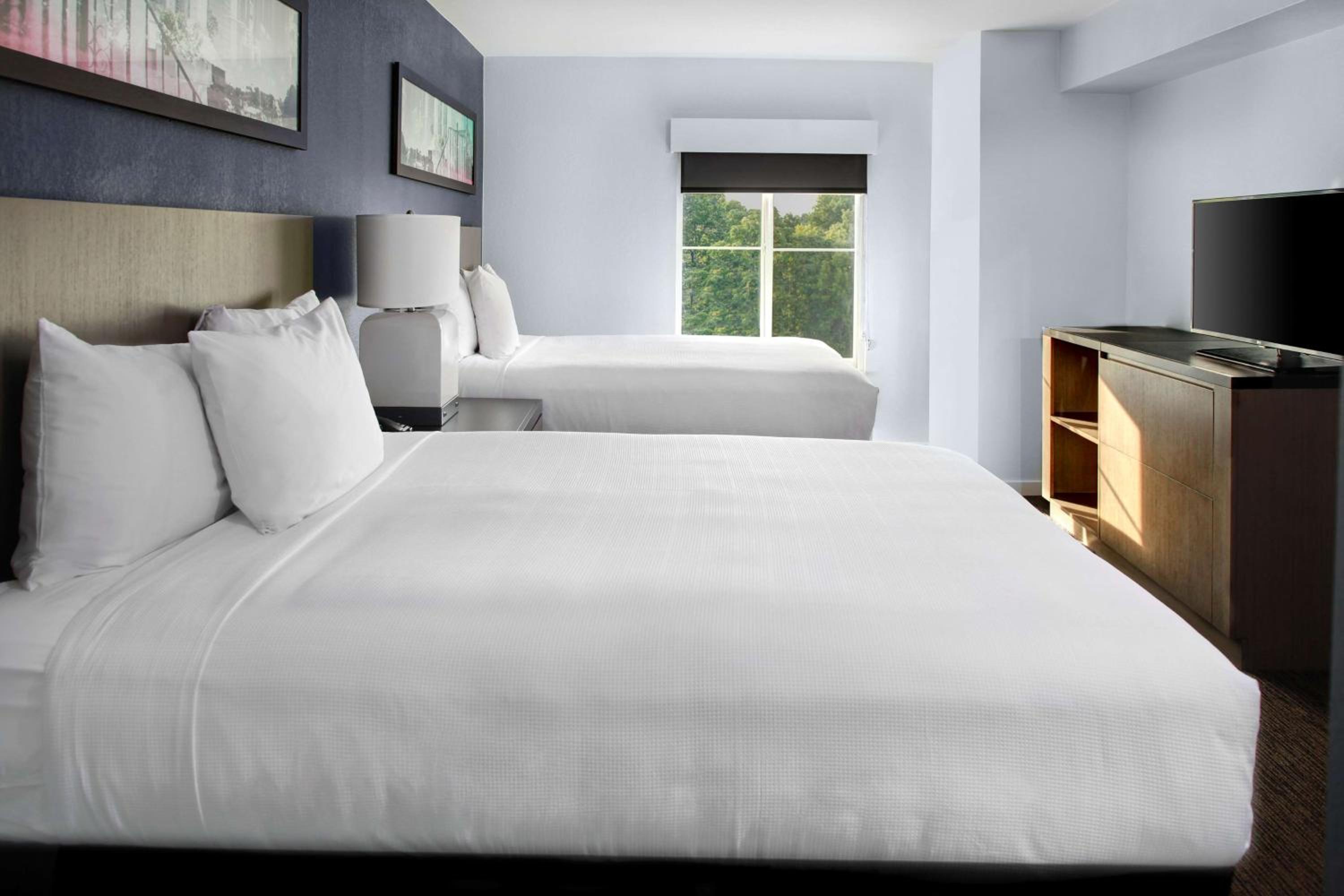 One-Bedroom Suite with Two Double Beds - Photo 5