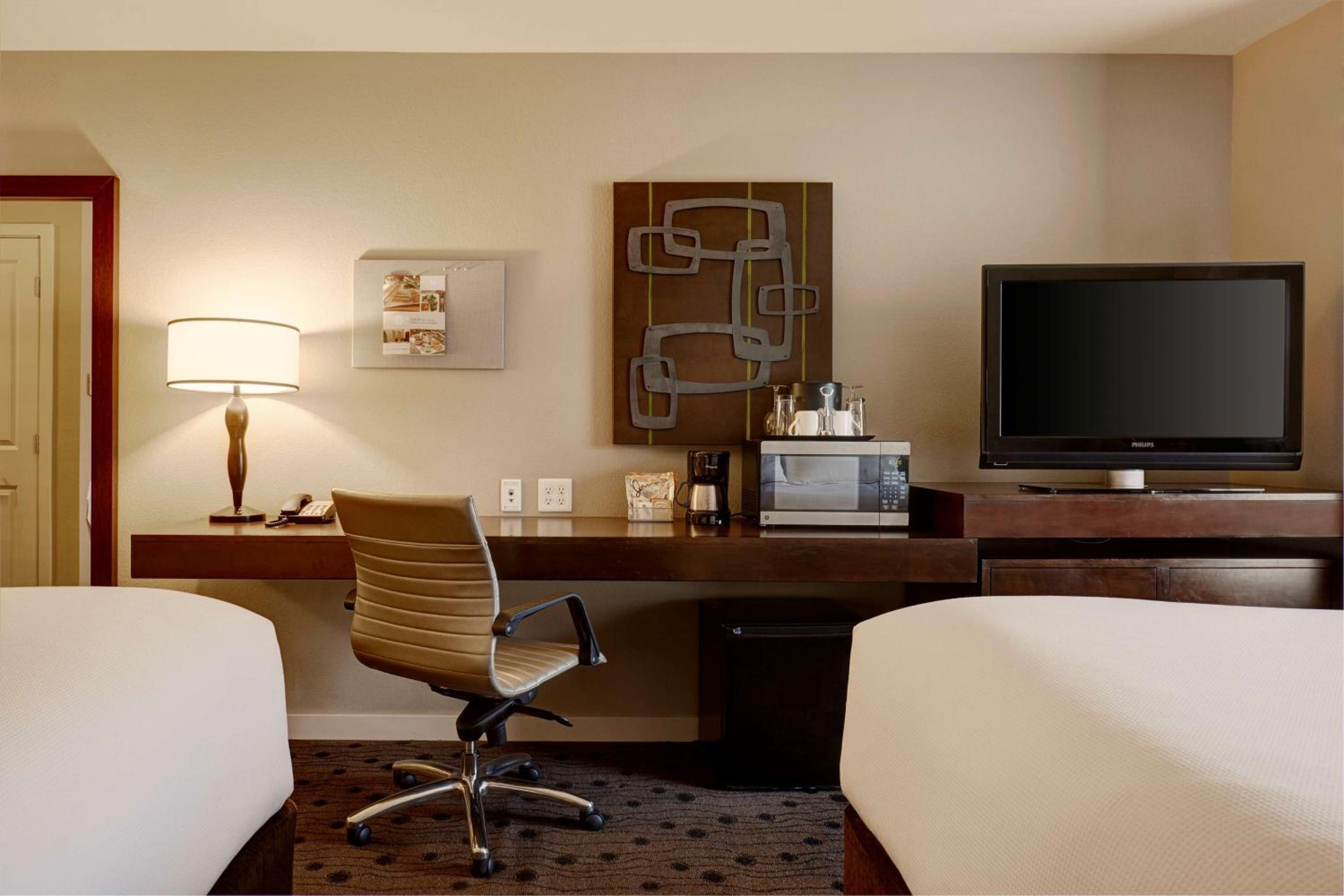 Queen Room with Two Queen Beds - Photo 9