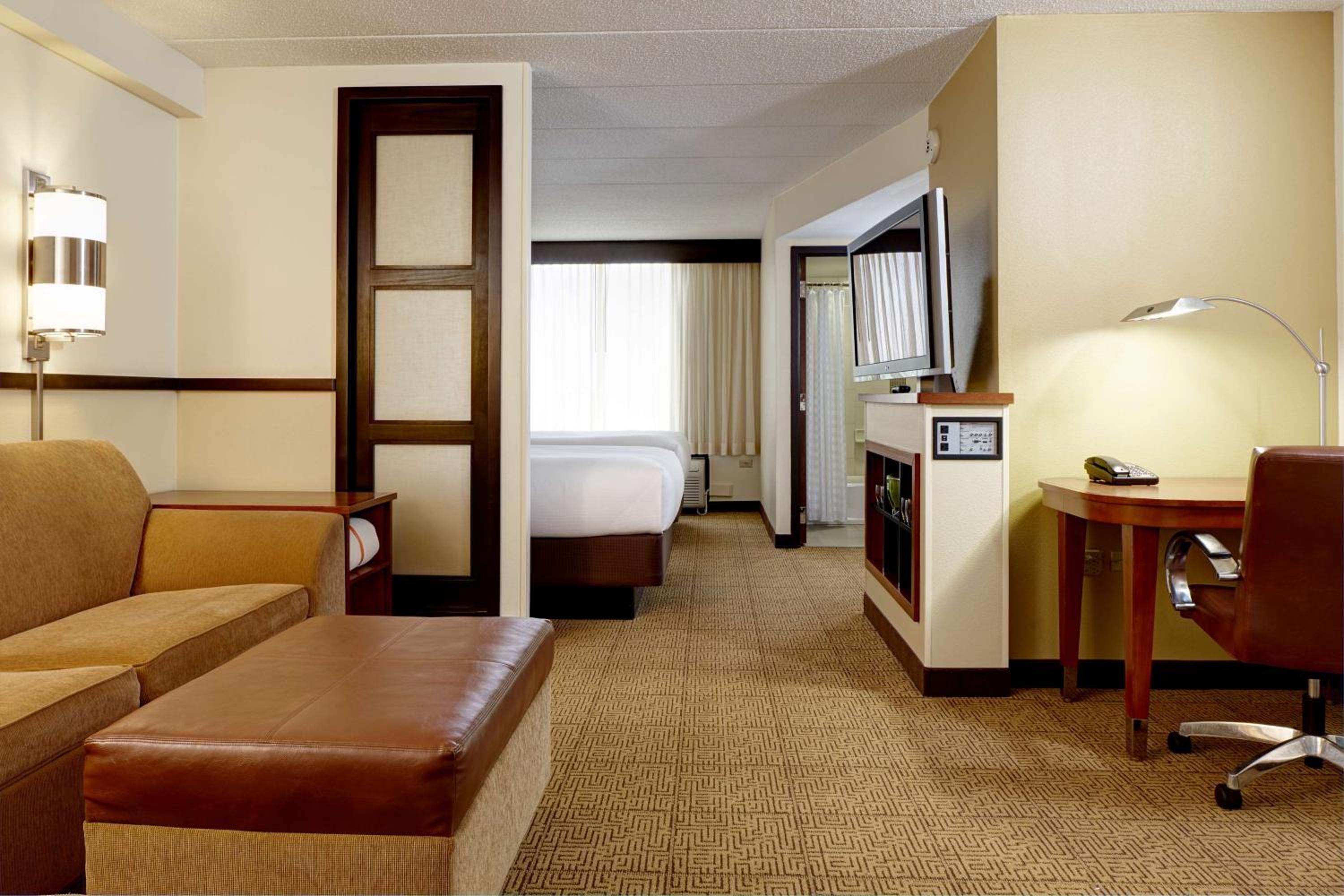 King Room with Sofa Bed - Photo 2
