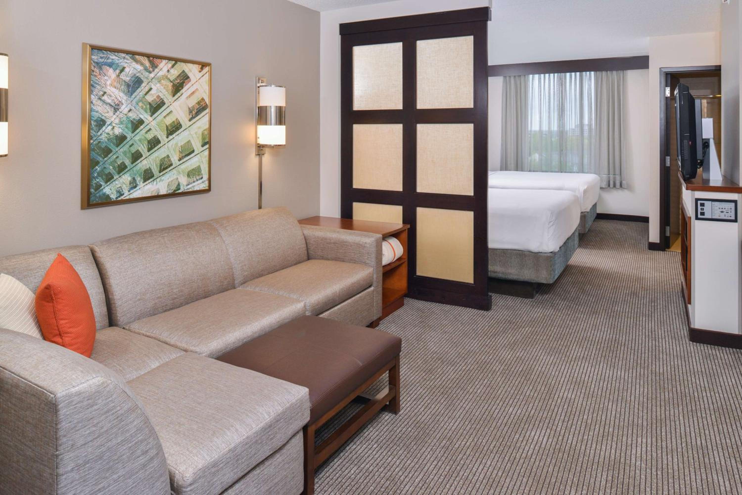 Queen Room with Two Queen Beds and Sofa Bed - Photo 3
