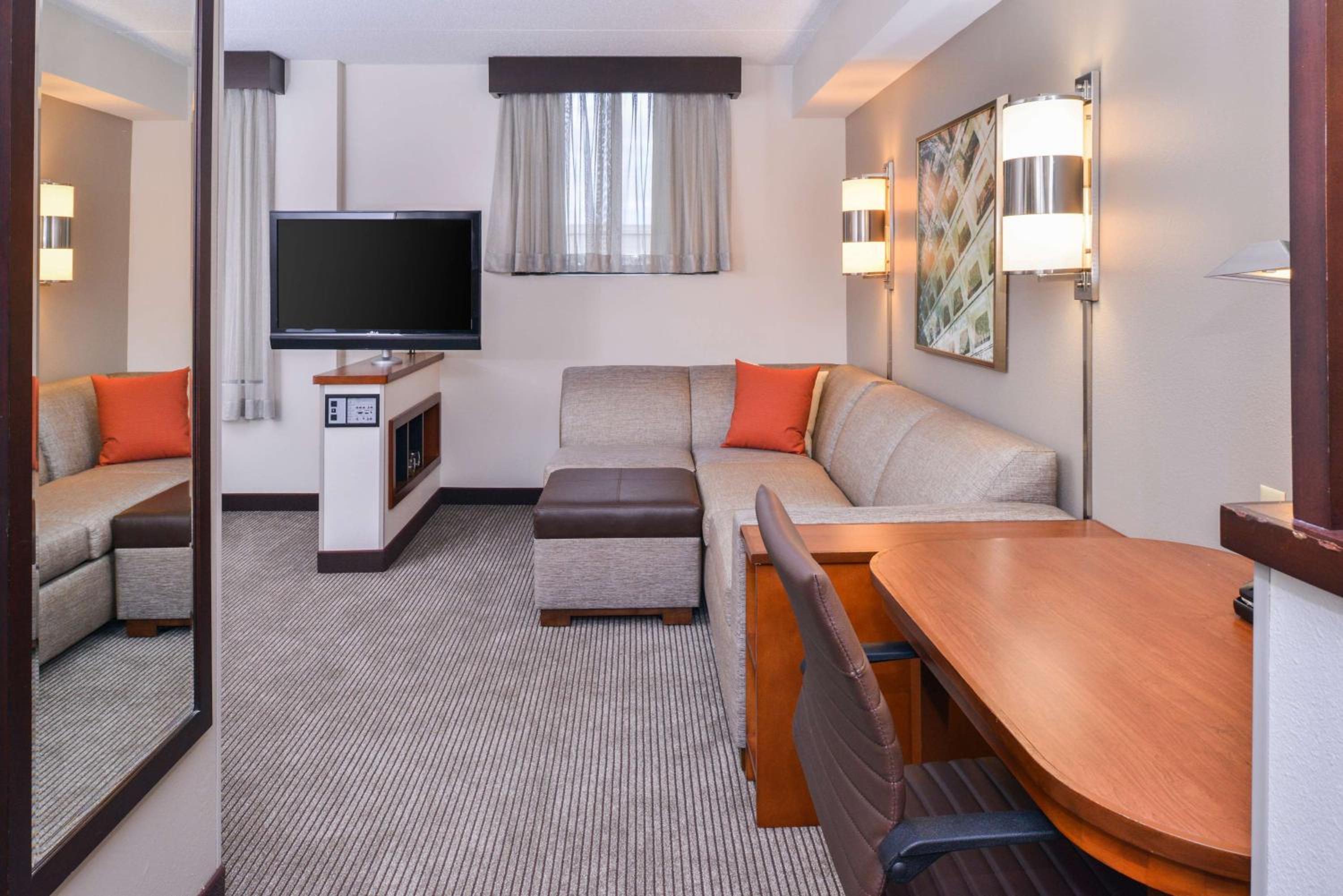 Queen Room with Two Queen Beds and Roll-In Shower - Disability Access photo 2