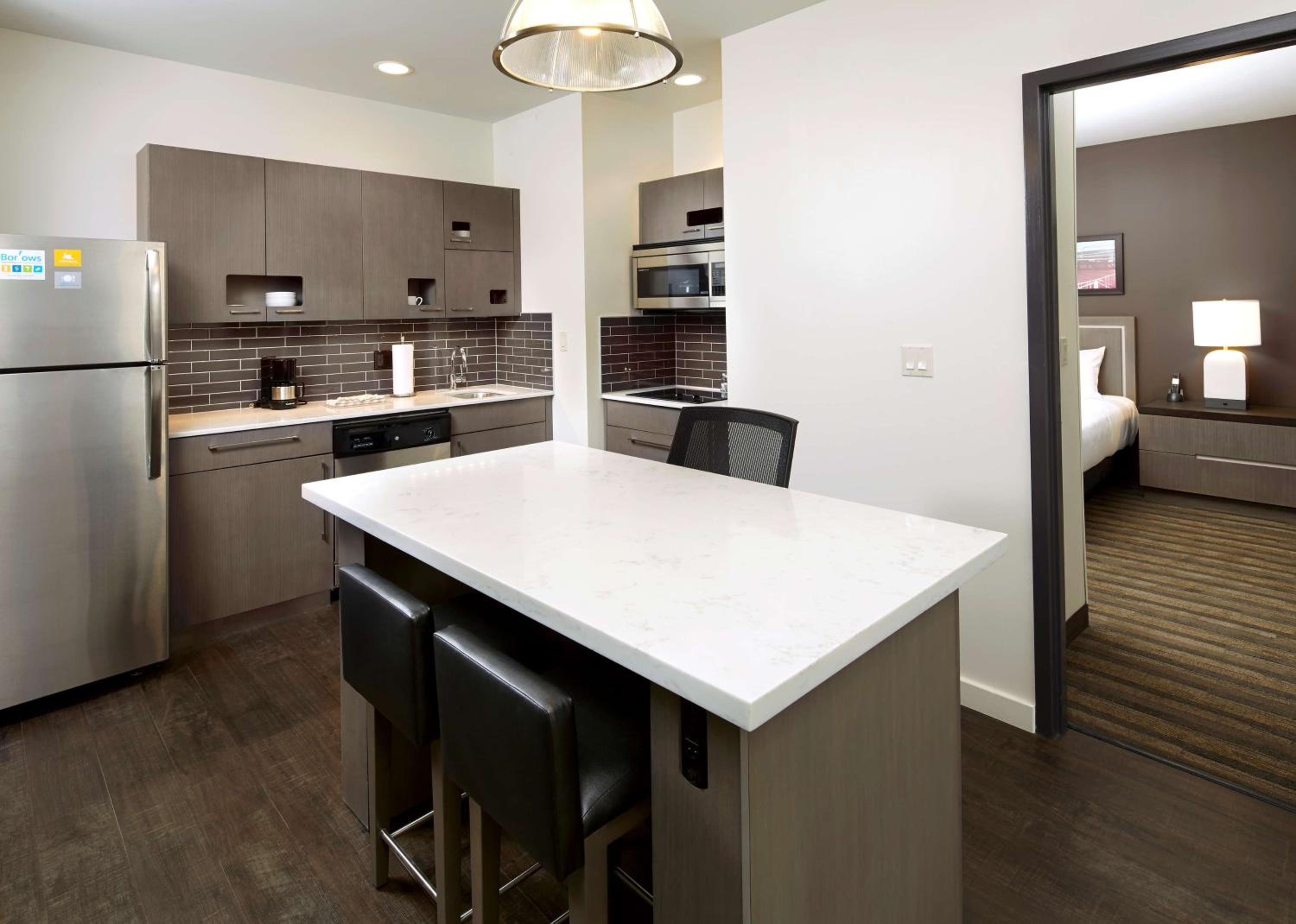 One-Bedroom King Suite with Kitchen and Sofa Bed photo 1
