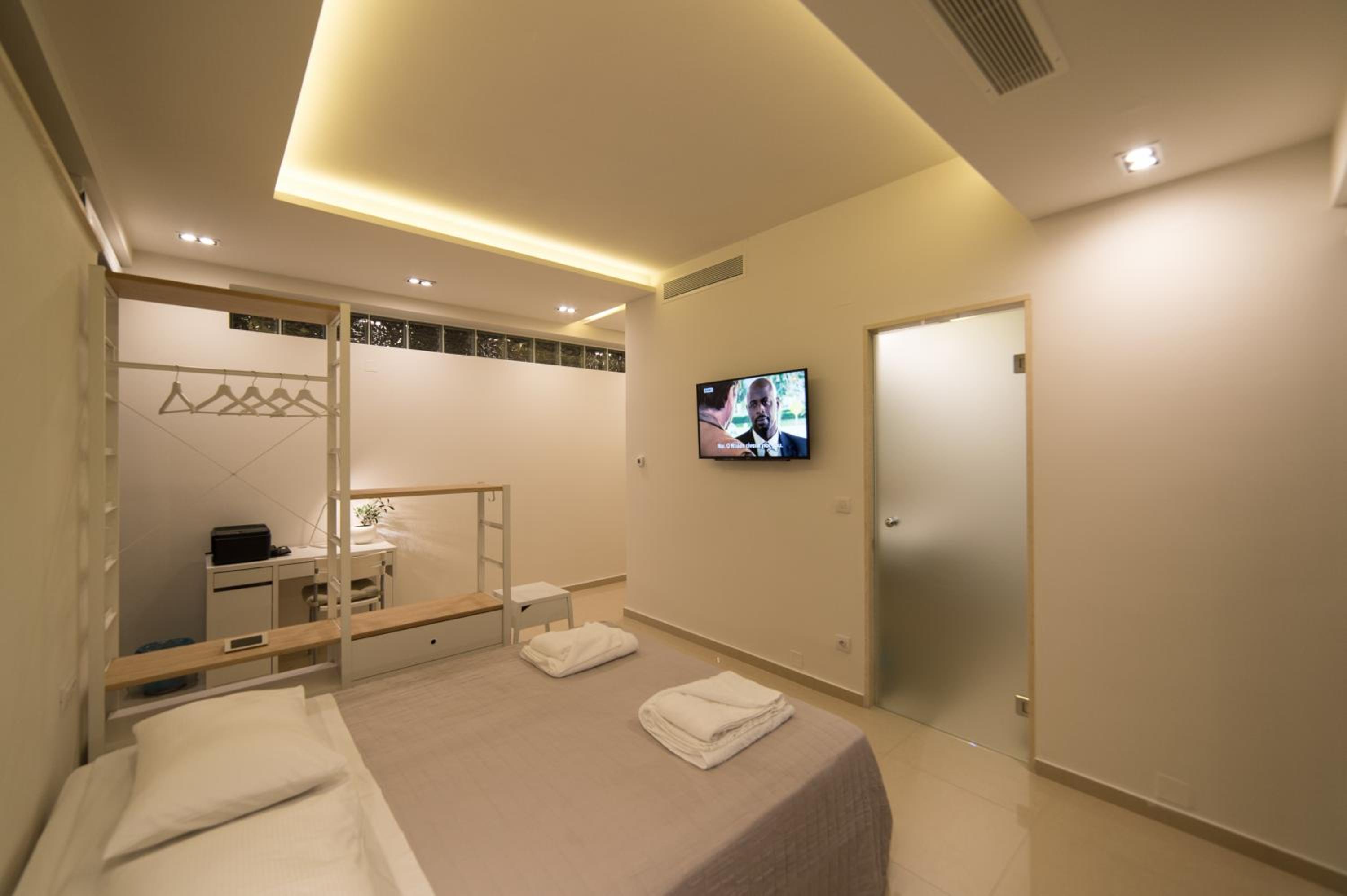 Three-Bedroom House photo 3