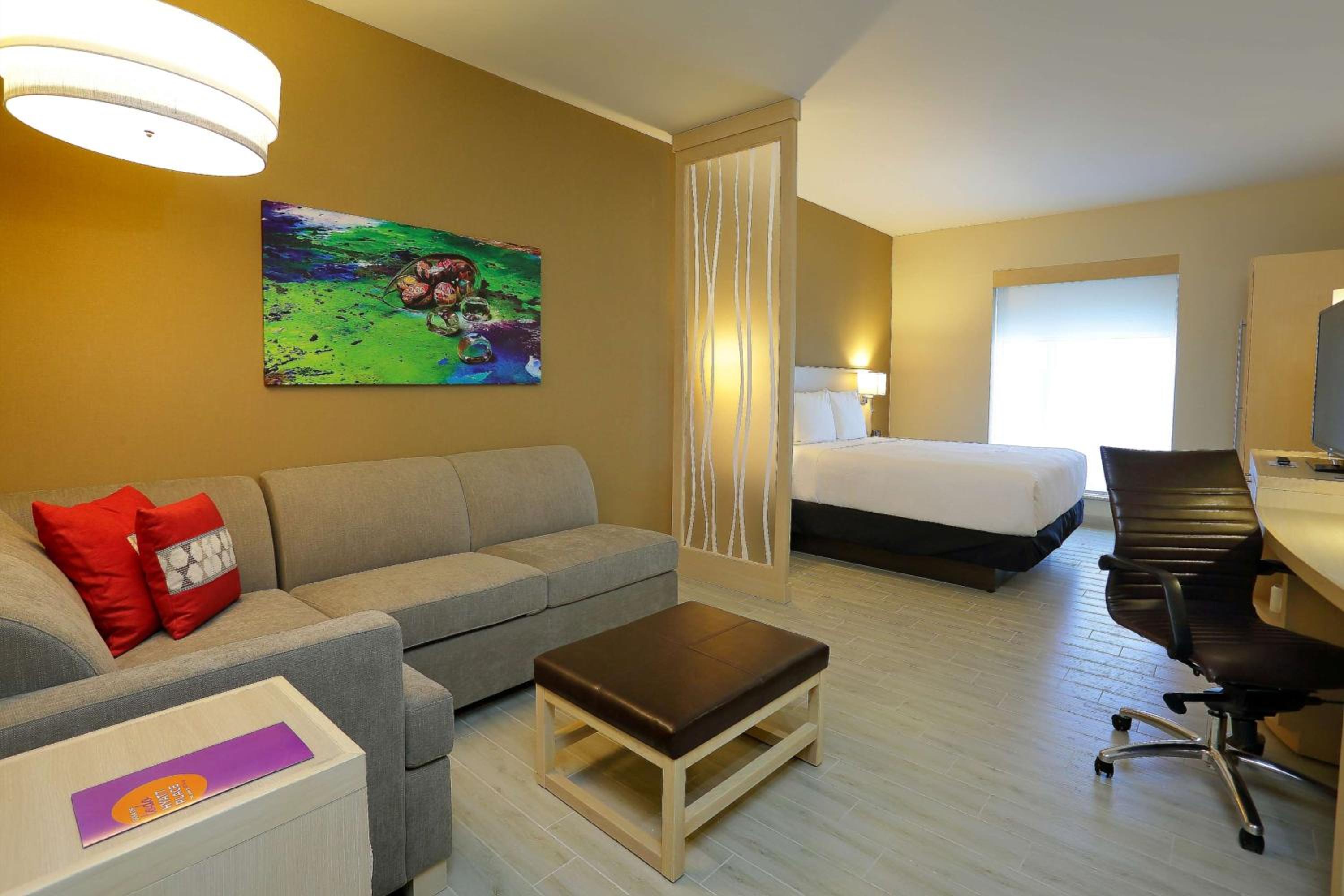 King Room with Sofa Bed photo 3