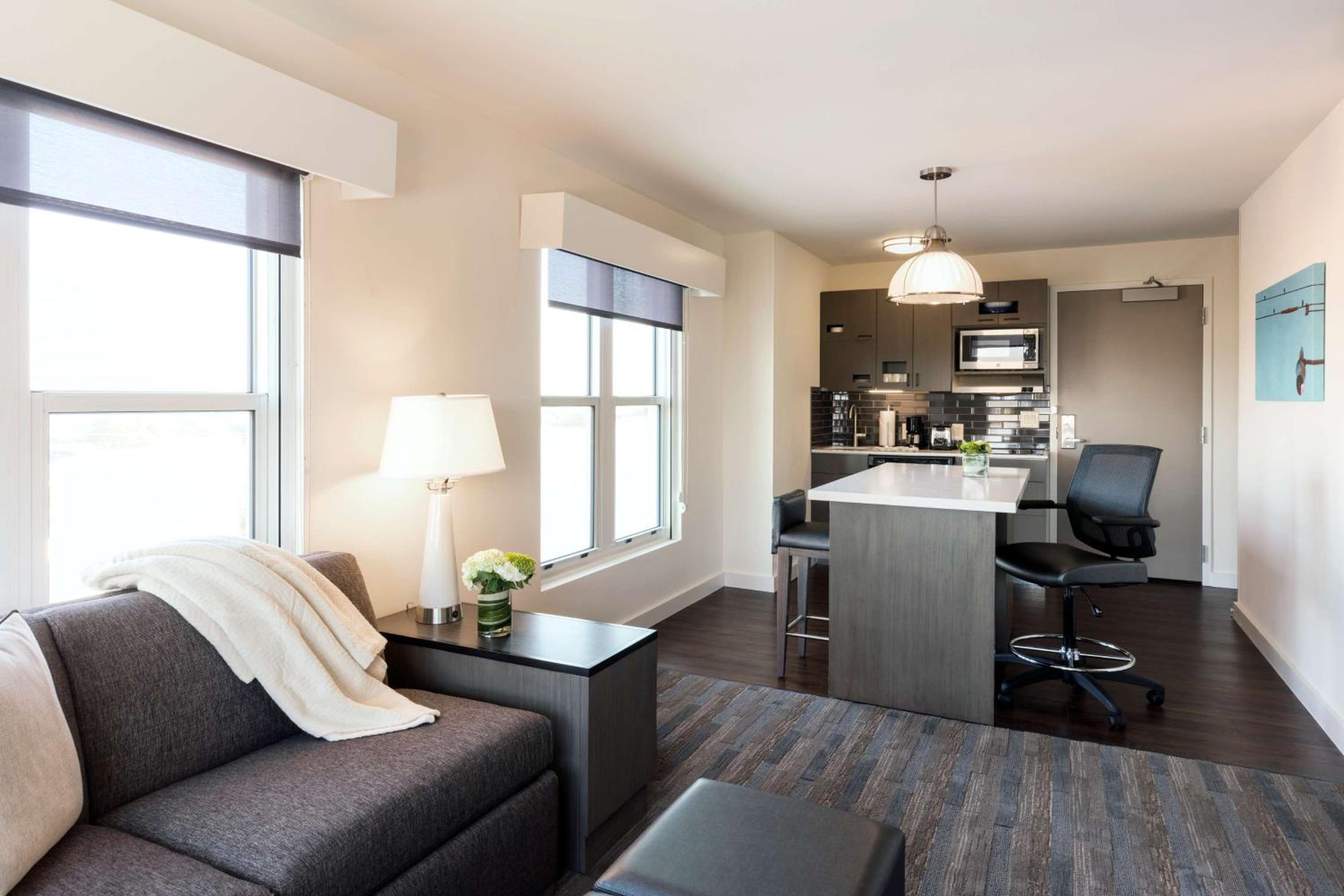King Studio With Sofa Bed, Kitchen And Roll-In Shower - Disability Access photo 1