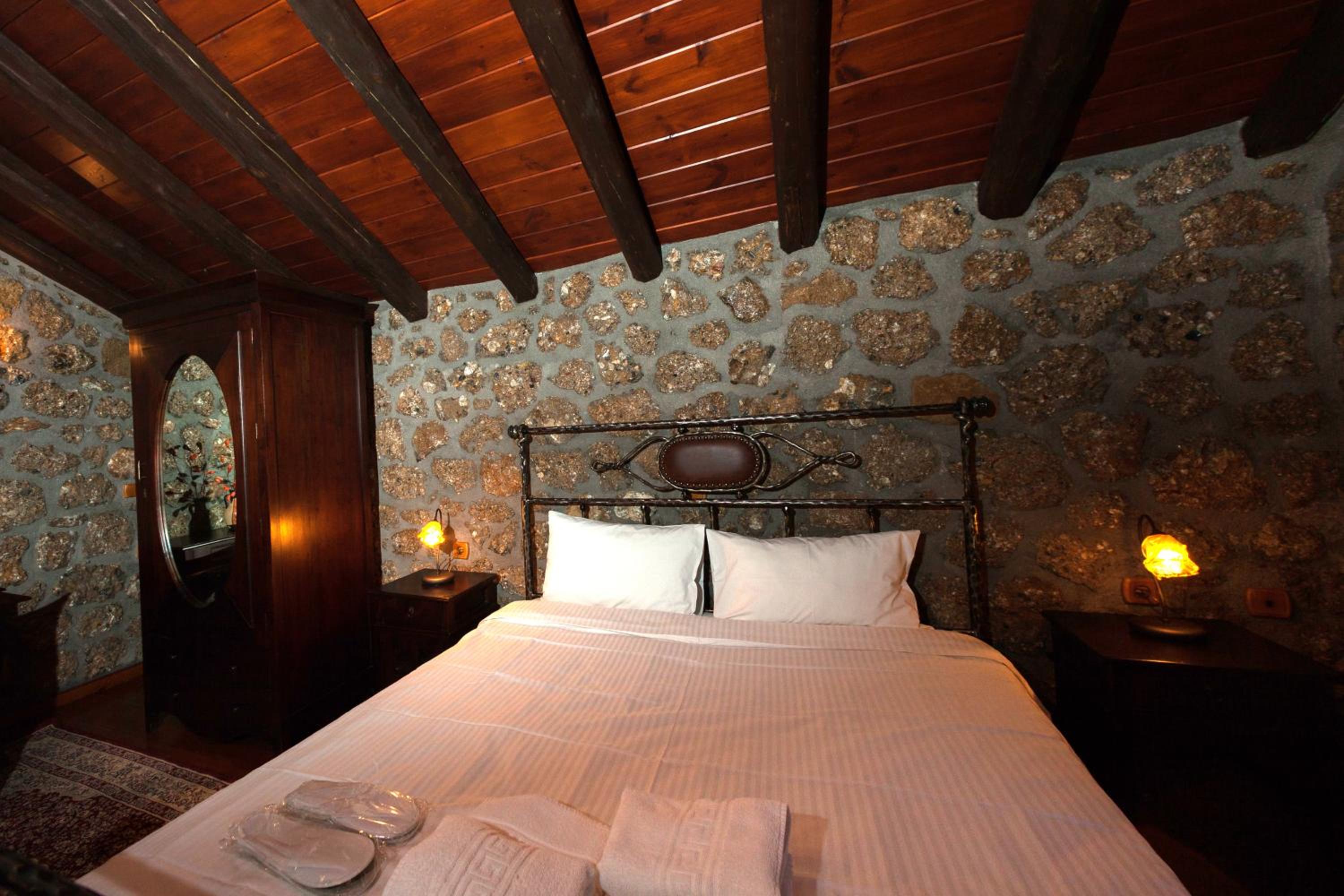 Deluxe Suite with Hot Tub