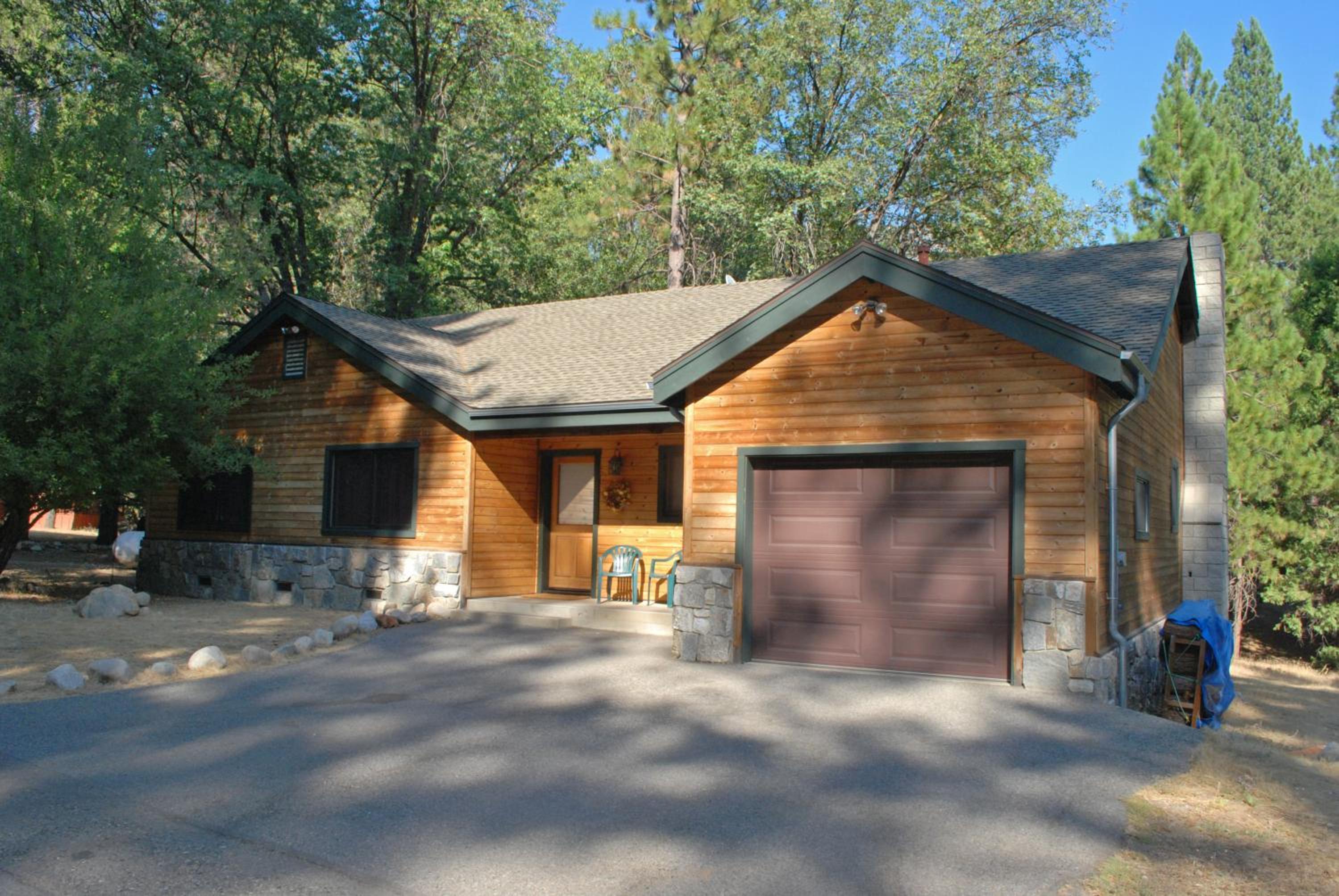 Three-Bedroom House photo 2