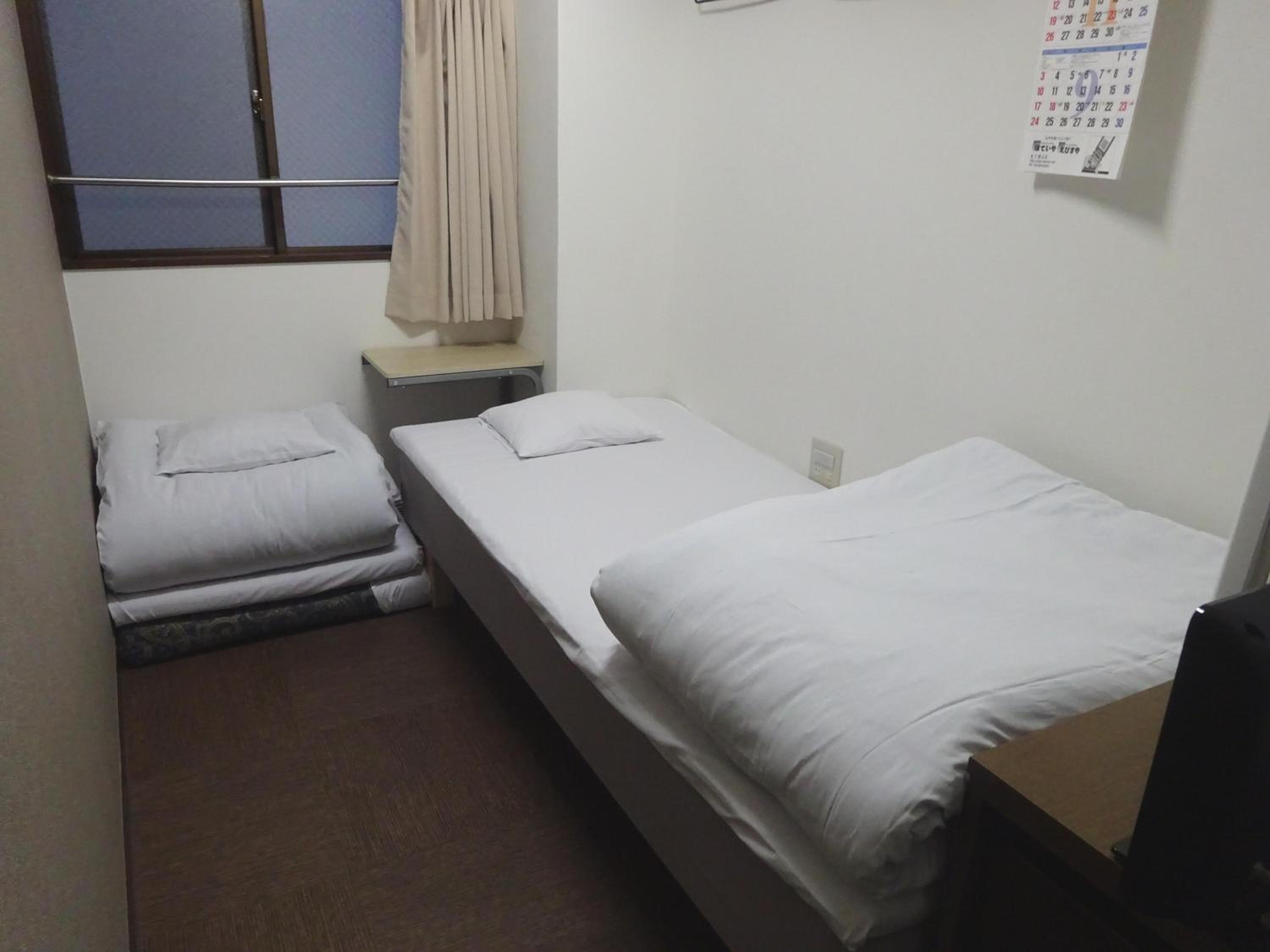 Twin Room with Tatami Area and Shared Bathroom photo 1