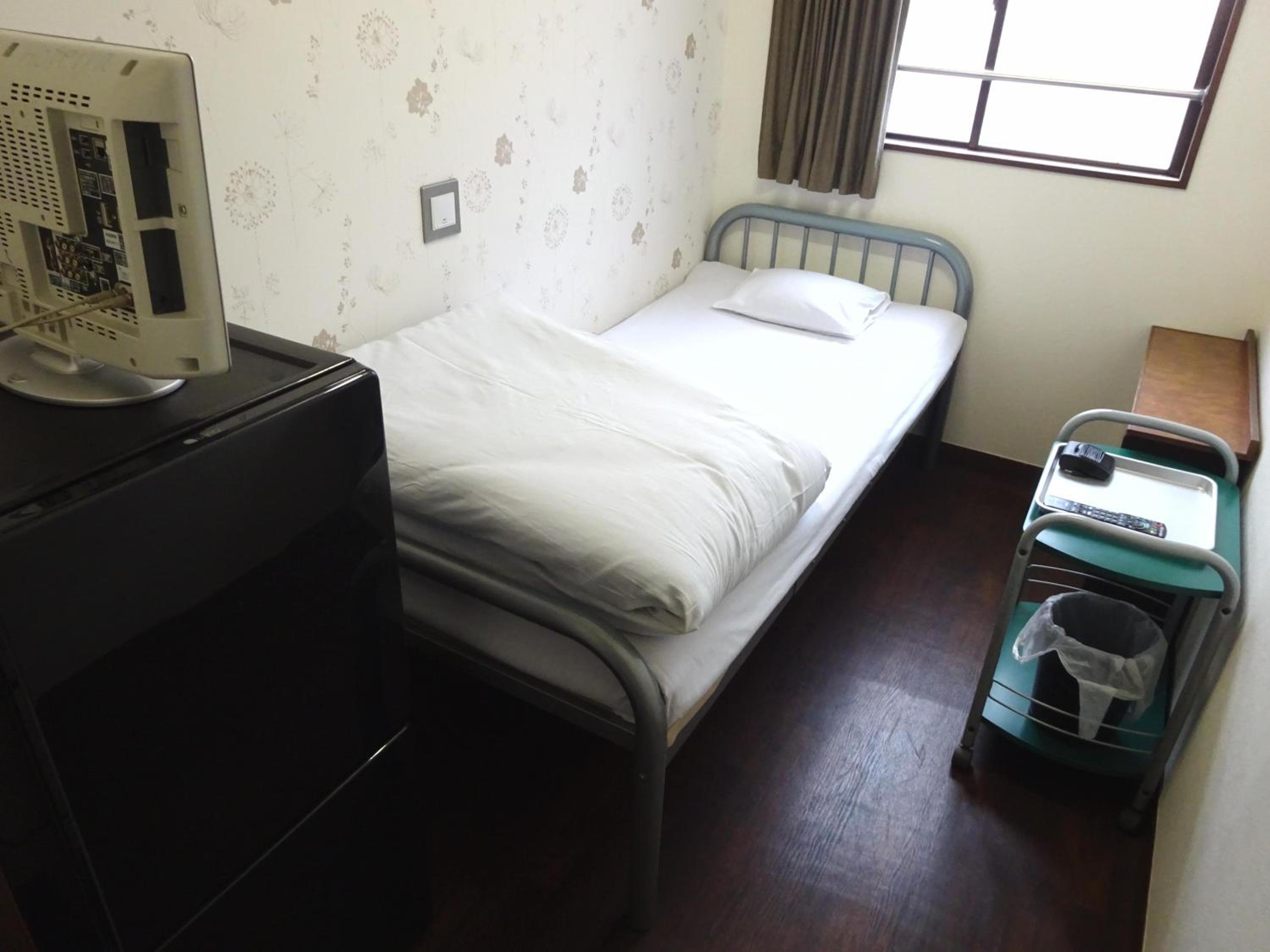 Standard Single Room with Shared Bathroom photo 3