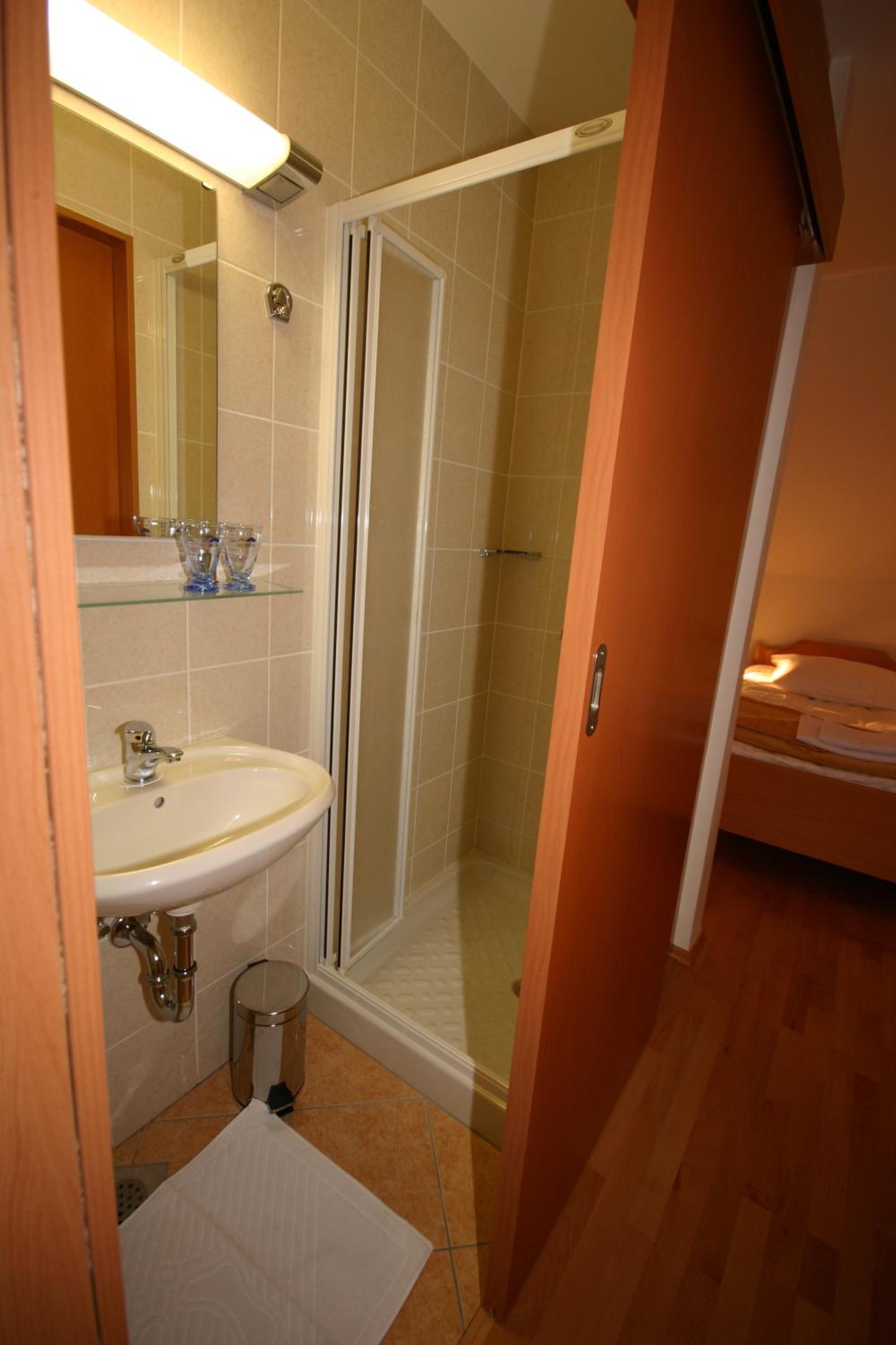 Small Twin Room photo 1