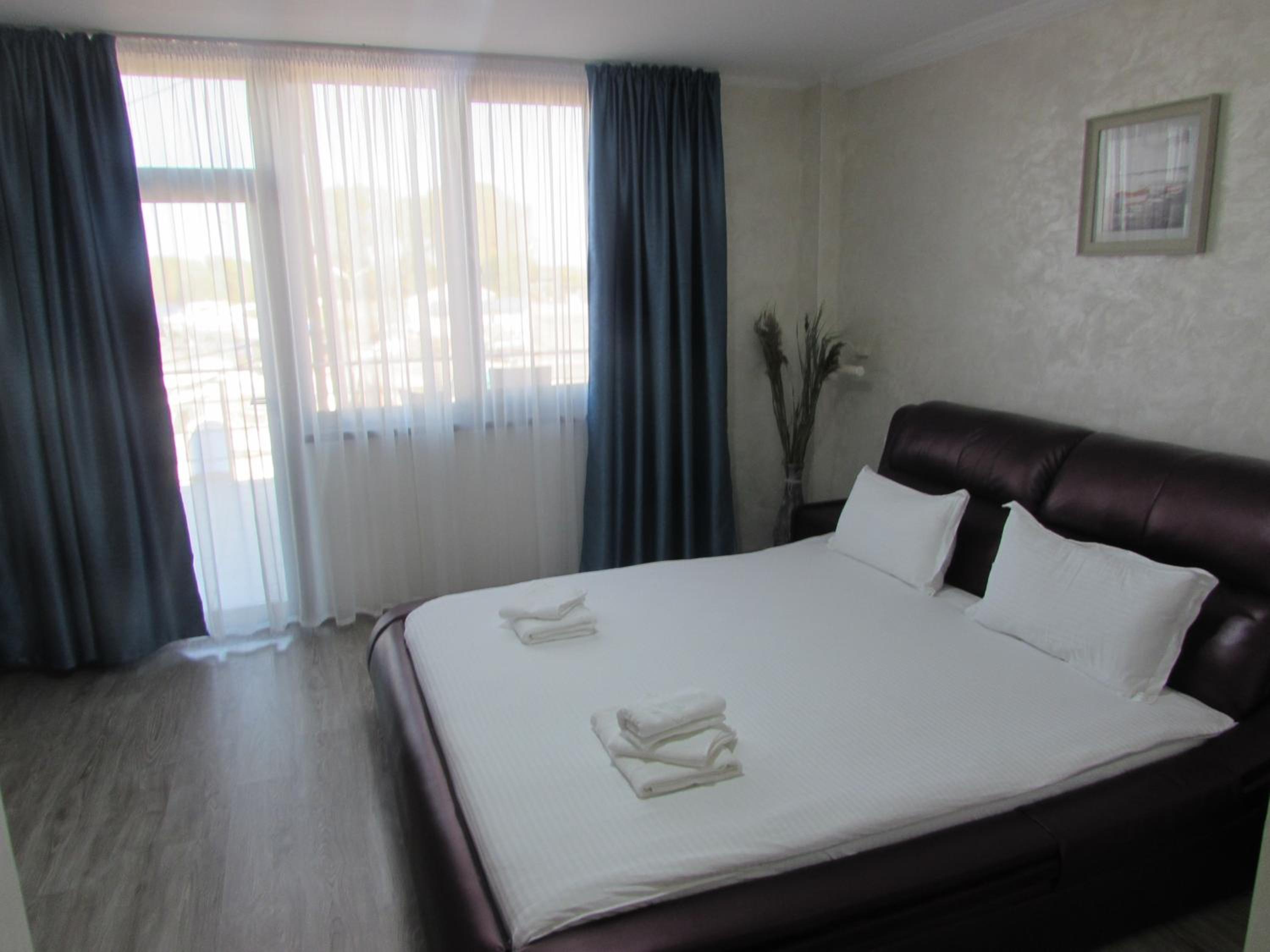 Double Room with Private Bathroom photo 2